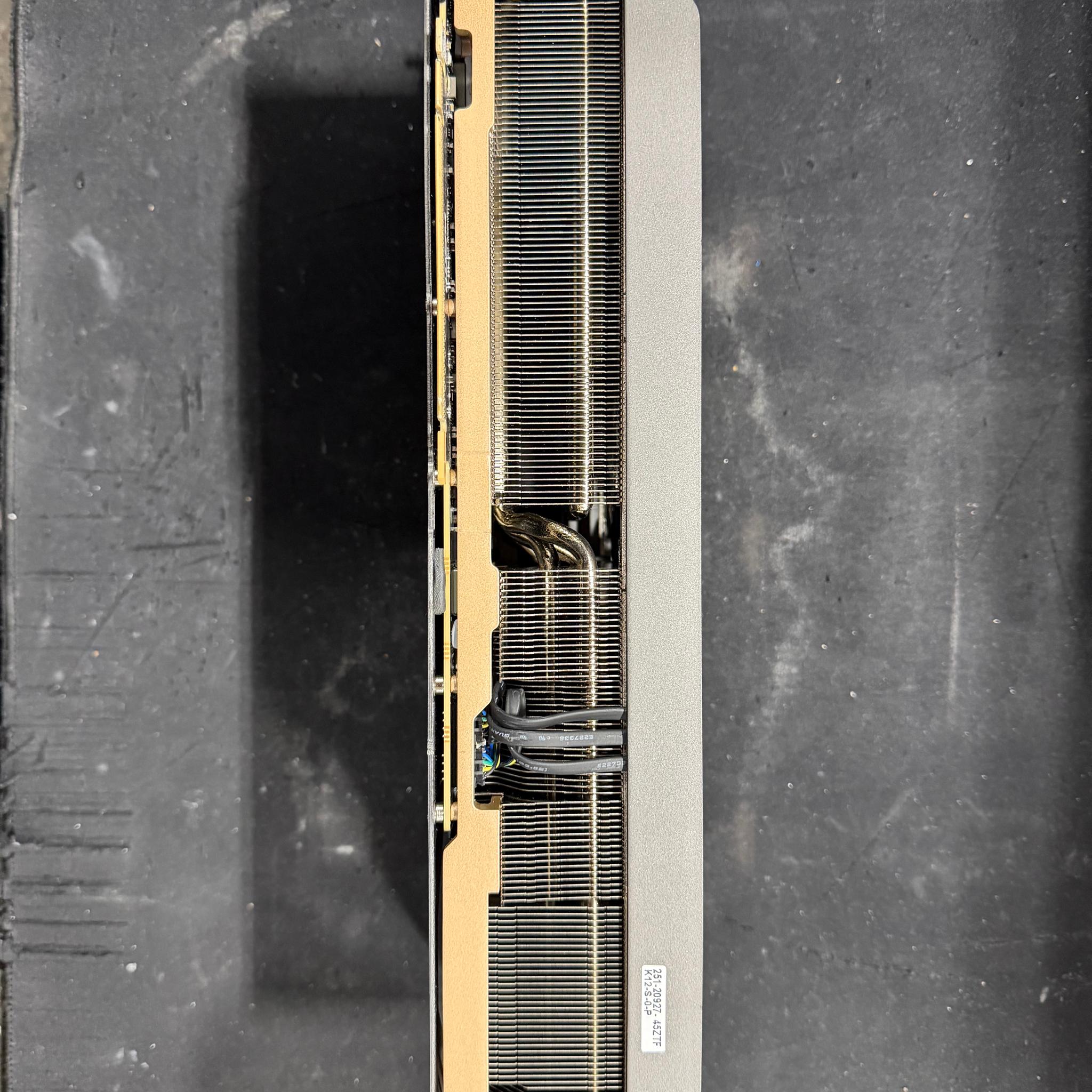 ZOTAC GAMING GeForce RTX 5090 SOLID OC(pcb damage, card works)