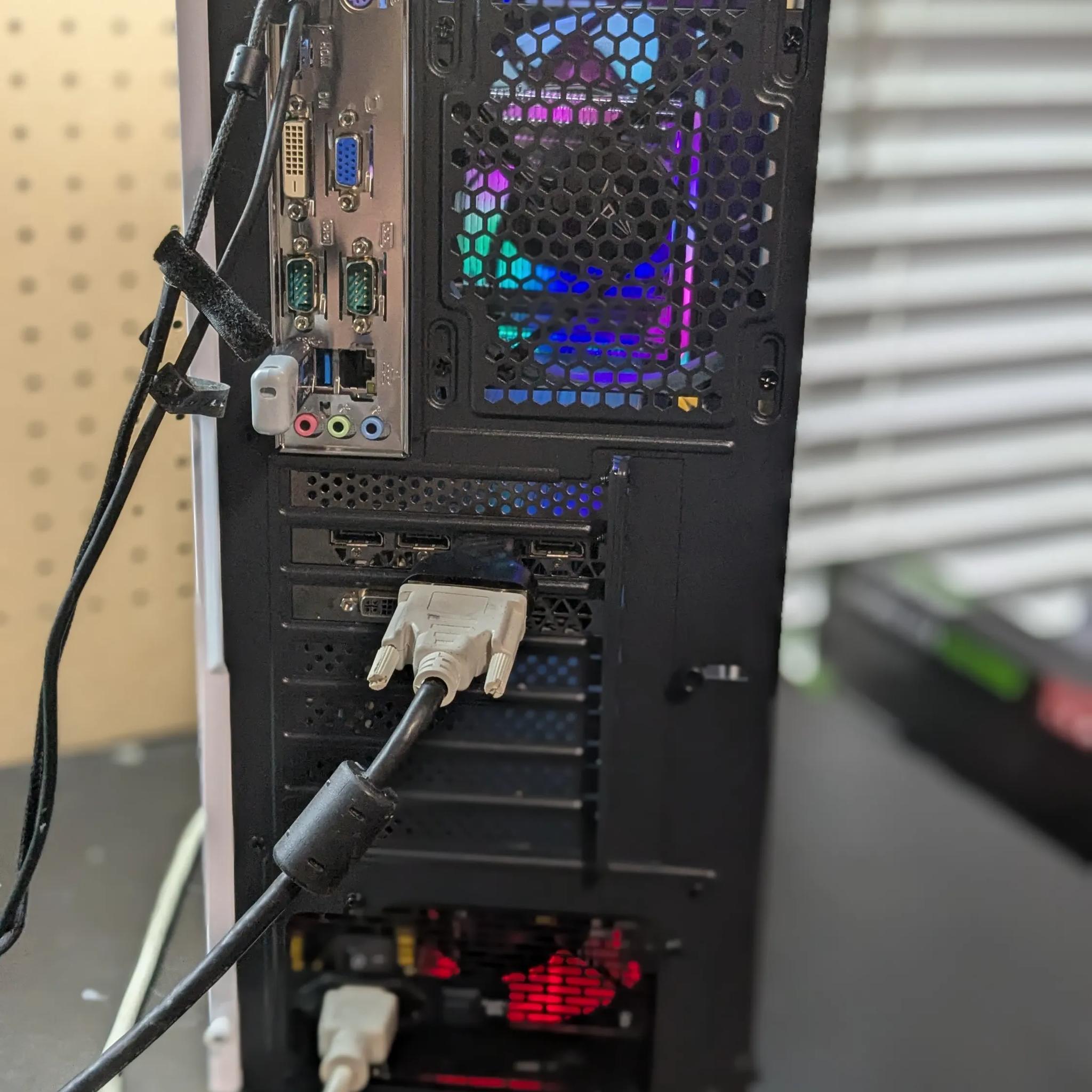 100 FPS Fortnite | 180 Day Warranty | Xeon (same as i7), 16GB RAM, 512GB SSD, GTX 980, Win10, WiFi