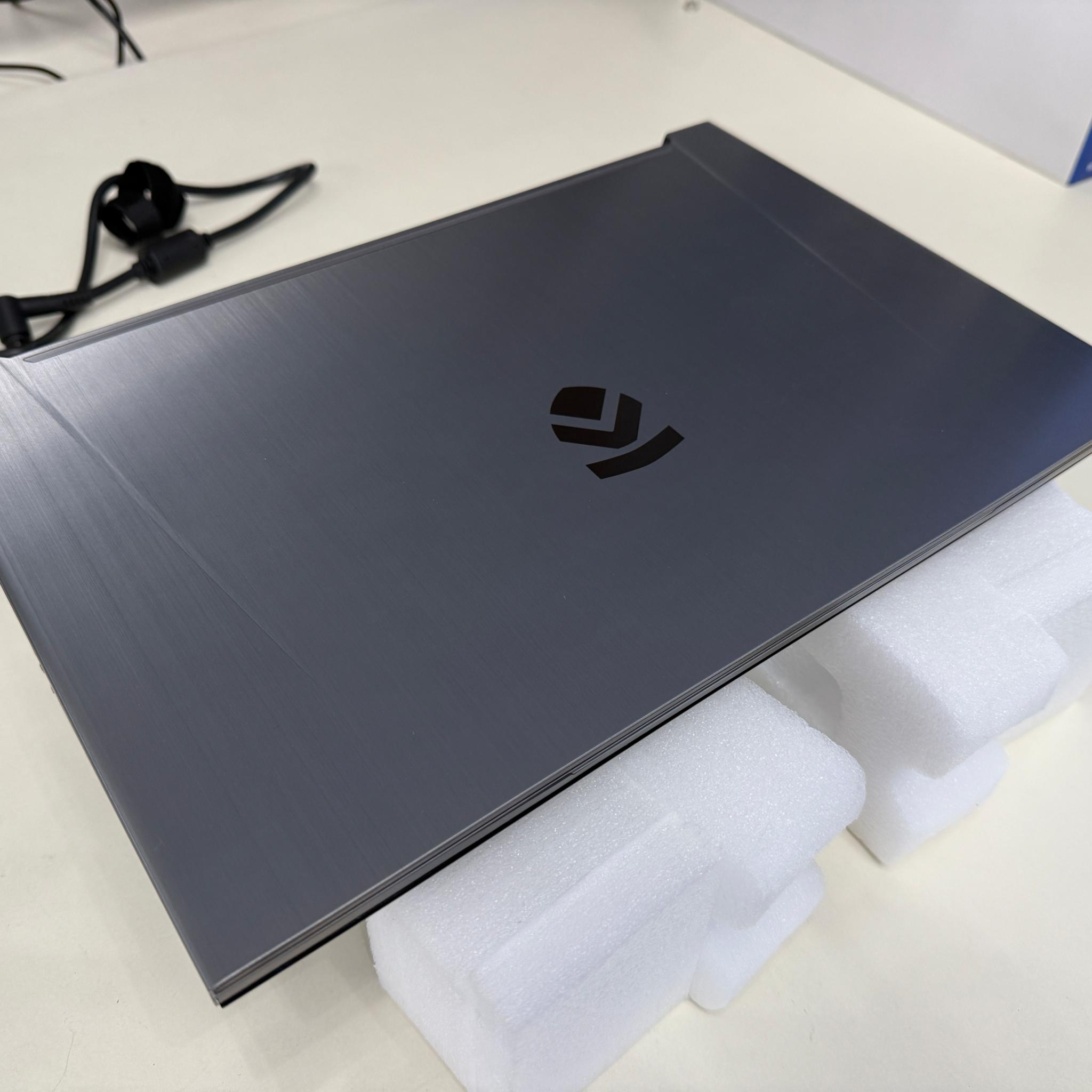 Eluktronics Mech-15 G2, Intel i7-9750H, RTX 2060, 16GB Ram, 2x 512GB SSD