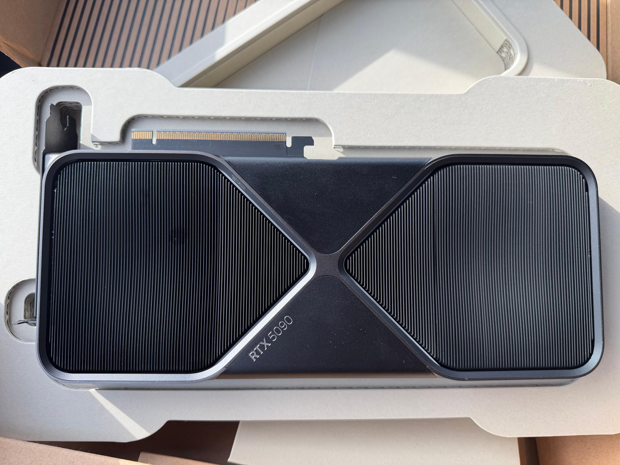 NVIDIA GeForce RTX 5090 Founders Edition - Image 2