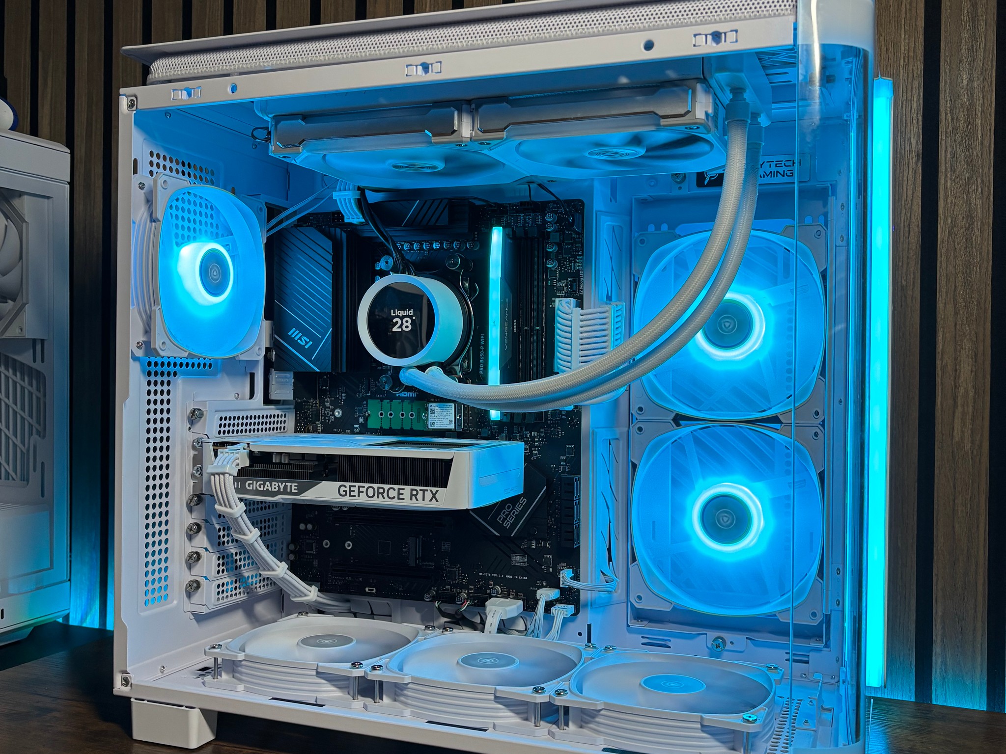 🤍 RTX 5060 | RYZEN 5 7500F | 16GB DDR5 RAM | LIQUID COOLED | WHITE GAMING PC