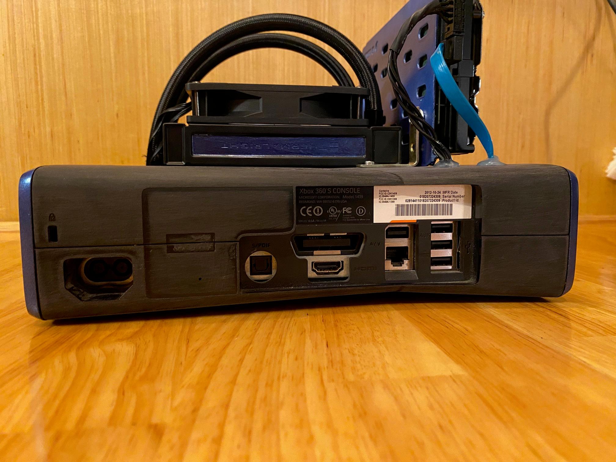 Custom RGH3 Xbox 360 slim | Liquid cooled | 8 TB | RGB lighting | W Custom controller and Kinect