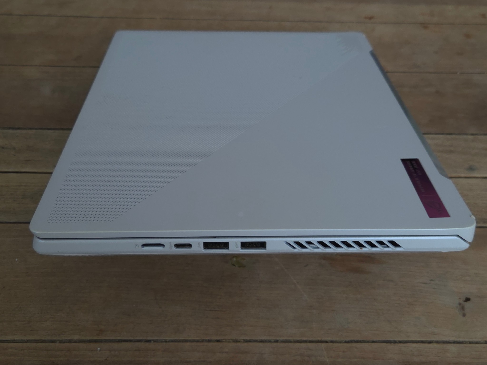 ASUS ROG Zephyrus G14 {2022} GA402RK Ryzen 9 6900HS / RX 6800S / 24GB / 1TB