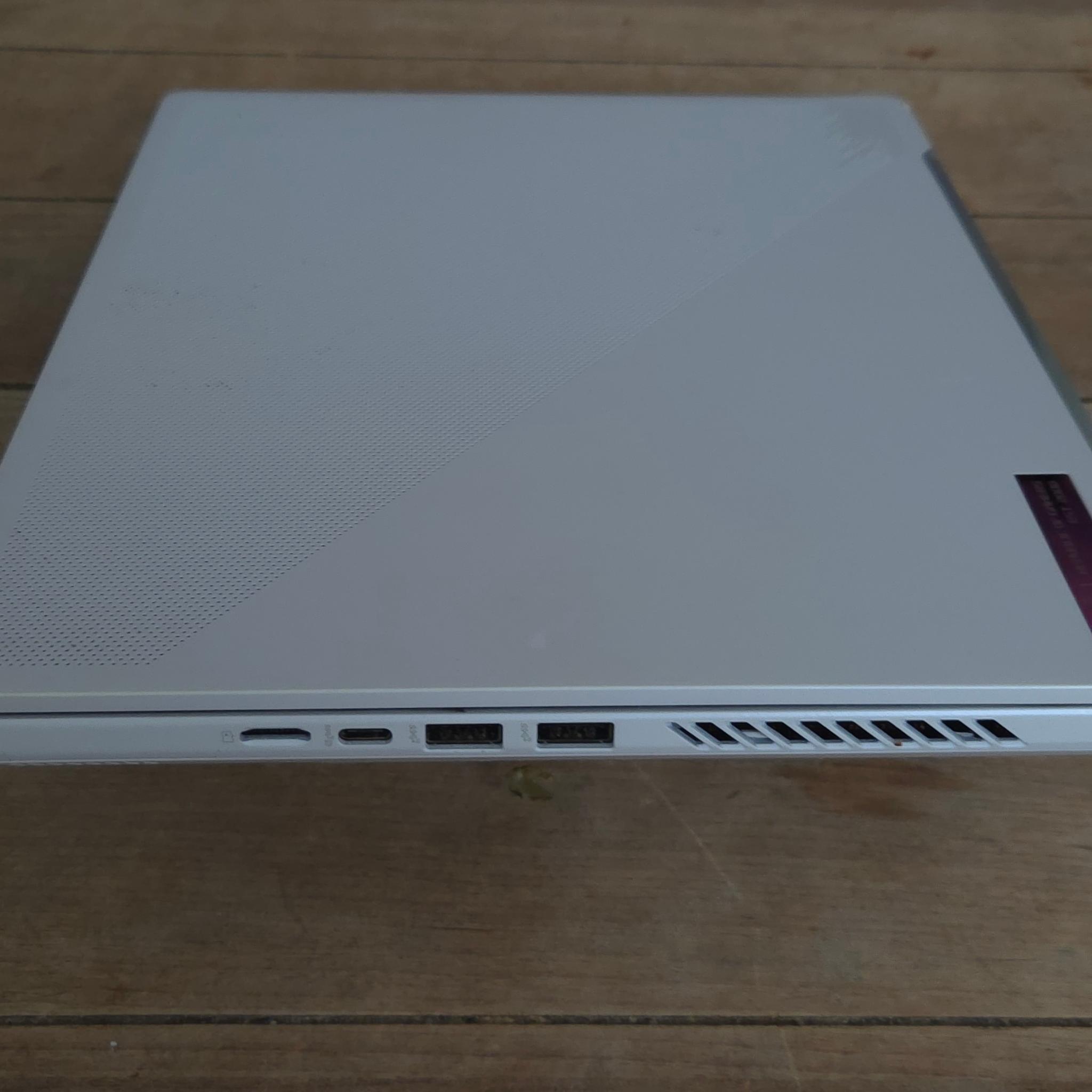 ASUS ROG Zephyrus G14 {2022} GA402RK Ryzen 9 6900HS / RX 6800S / 24GB / 1TB