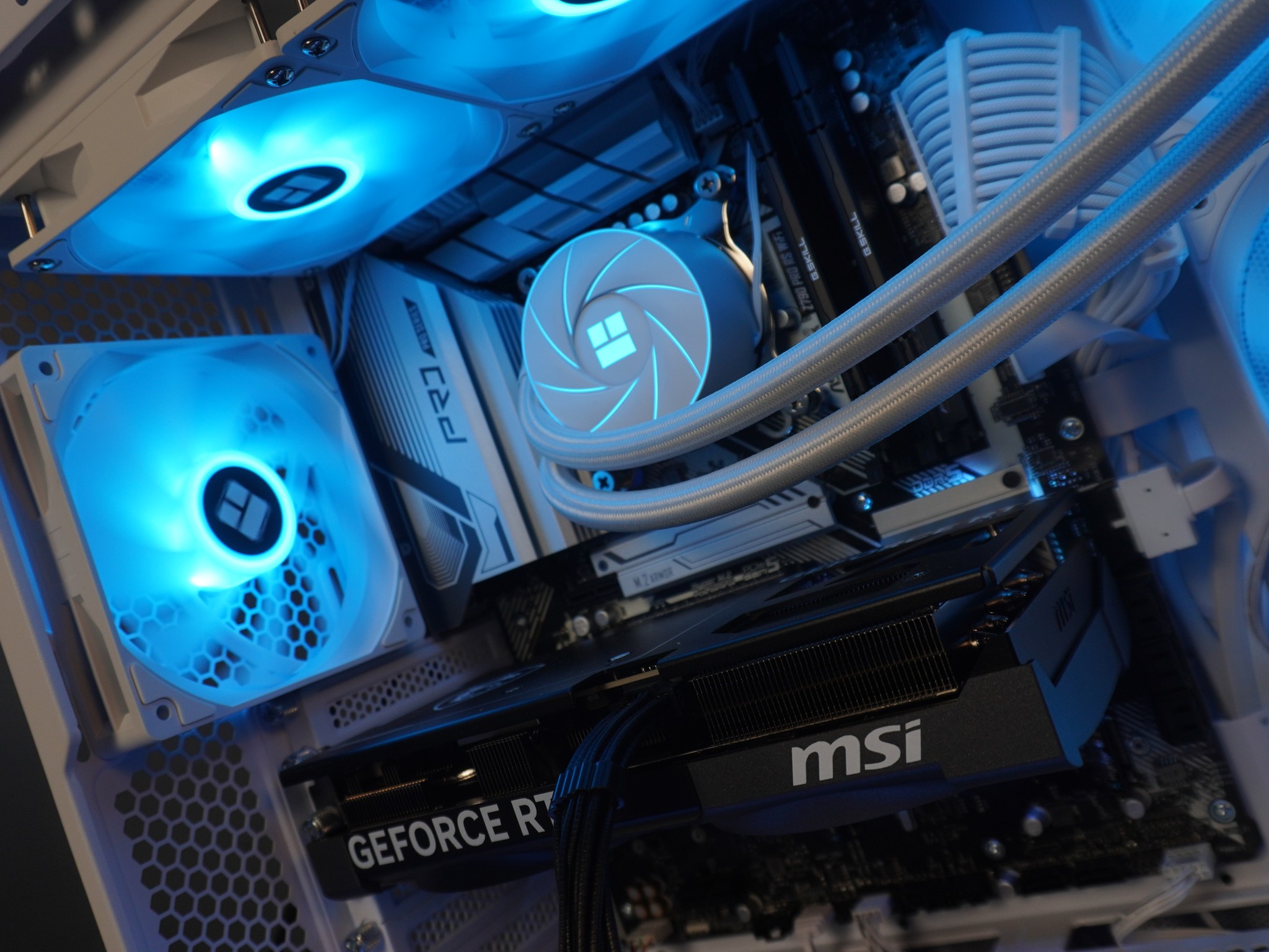 🤍AESTHETIC🤍 ULTIMATE 1440p/4K MACHINE 💚RTX 5070 💙 i5 14600k | 1TB NVME | 32GB | WINDOWS 11