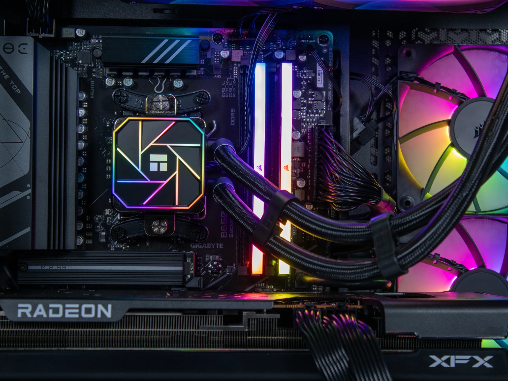 Ultra Units: Ryzen 7600x | RX 7700 XT | 32GB DDR5 | 2TB M.2 | 80+ GOLD