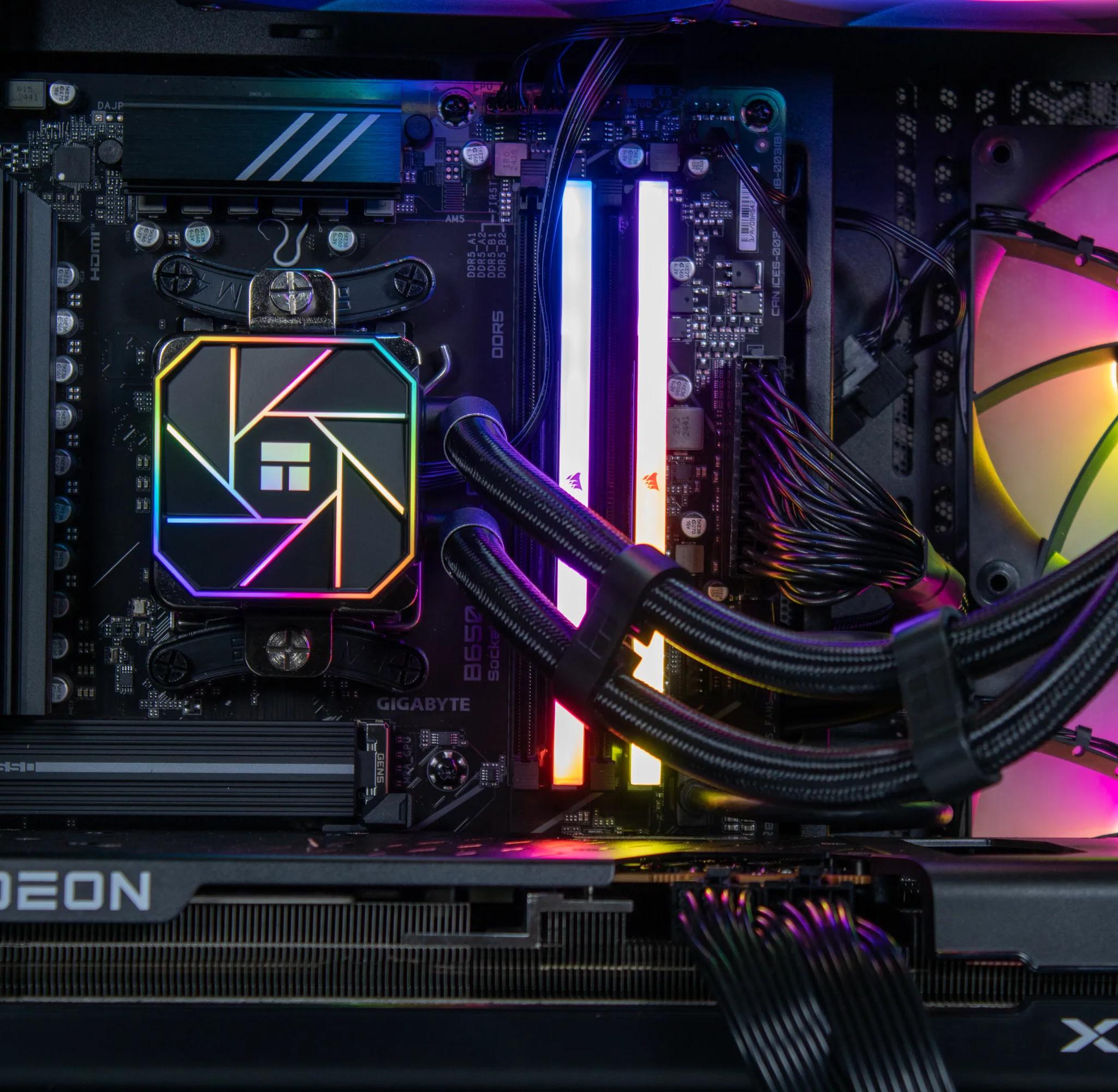 Ultra Units: Ryzen 7600x | RX 7700 XT | 32GB DDR5 | 2TB M.2 | 80+ GOLD