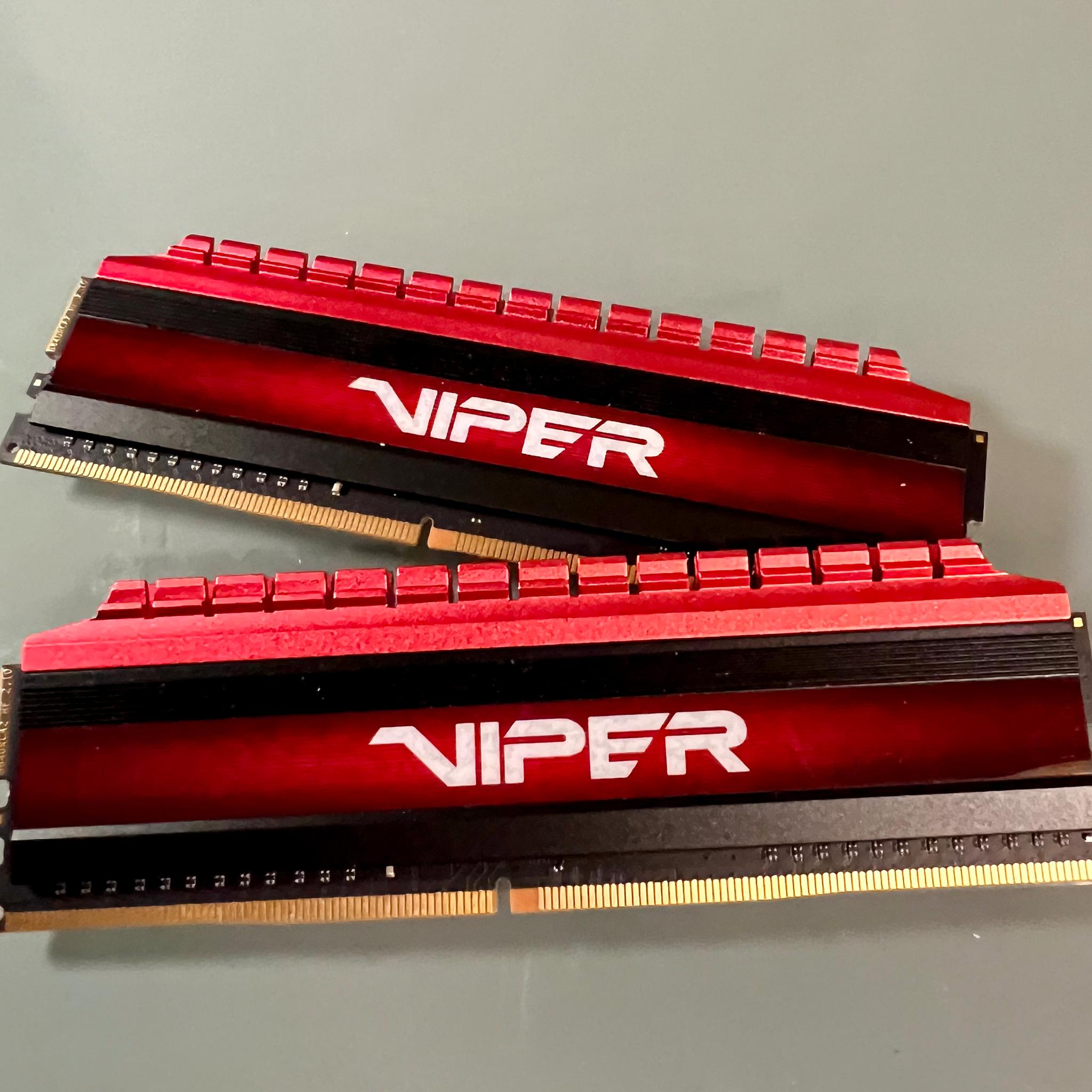 Patriot Viper 4 Series DDR4 16GB (2 x 8GB) C16 3000MHz Kit