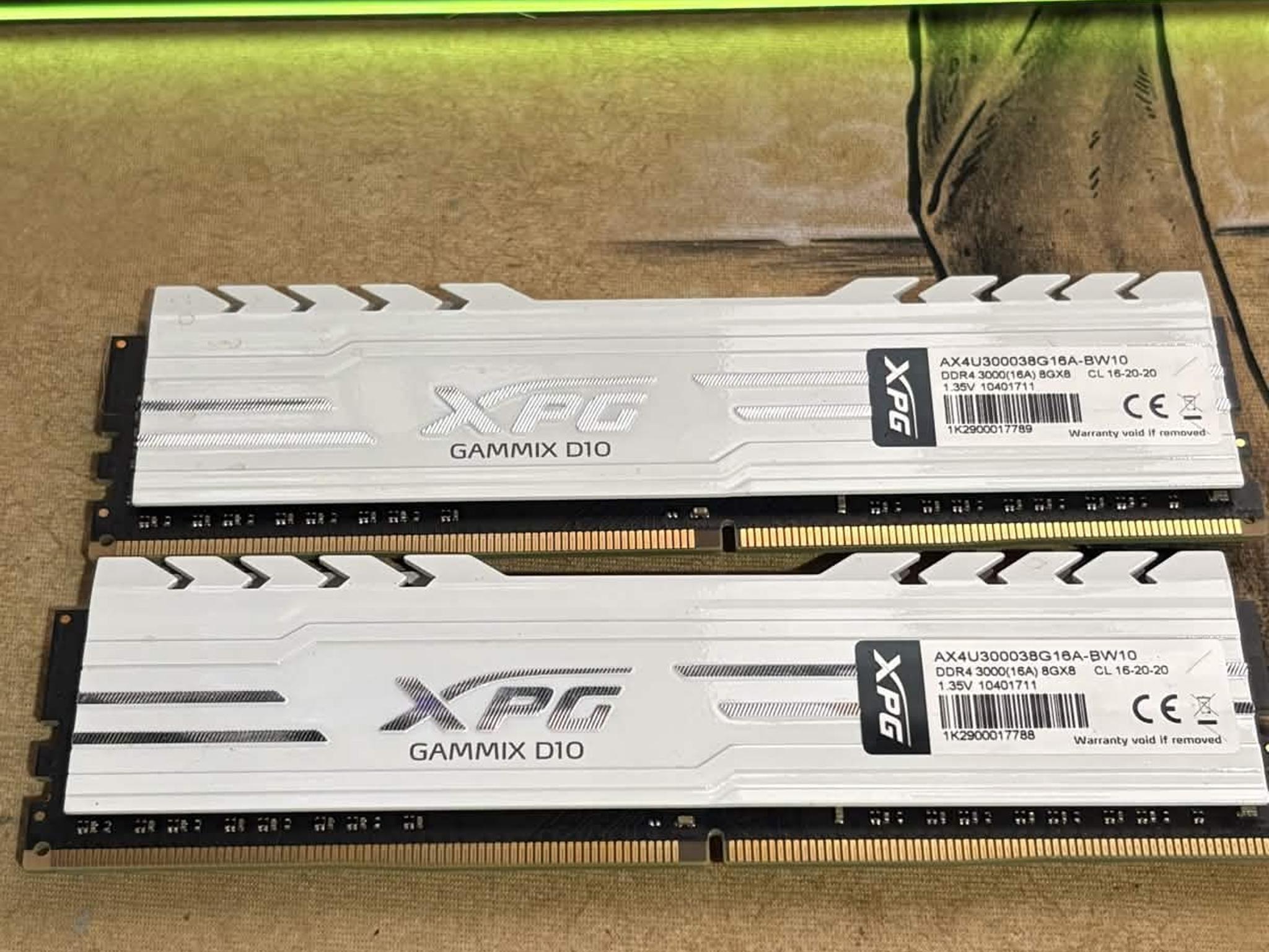 XPG Gammix D10 16 GB (2×8 GB) DDR4-3000 MHz
