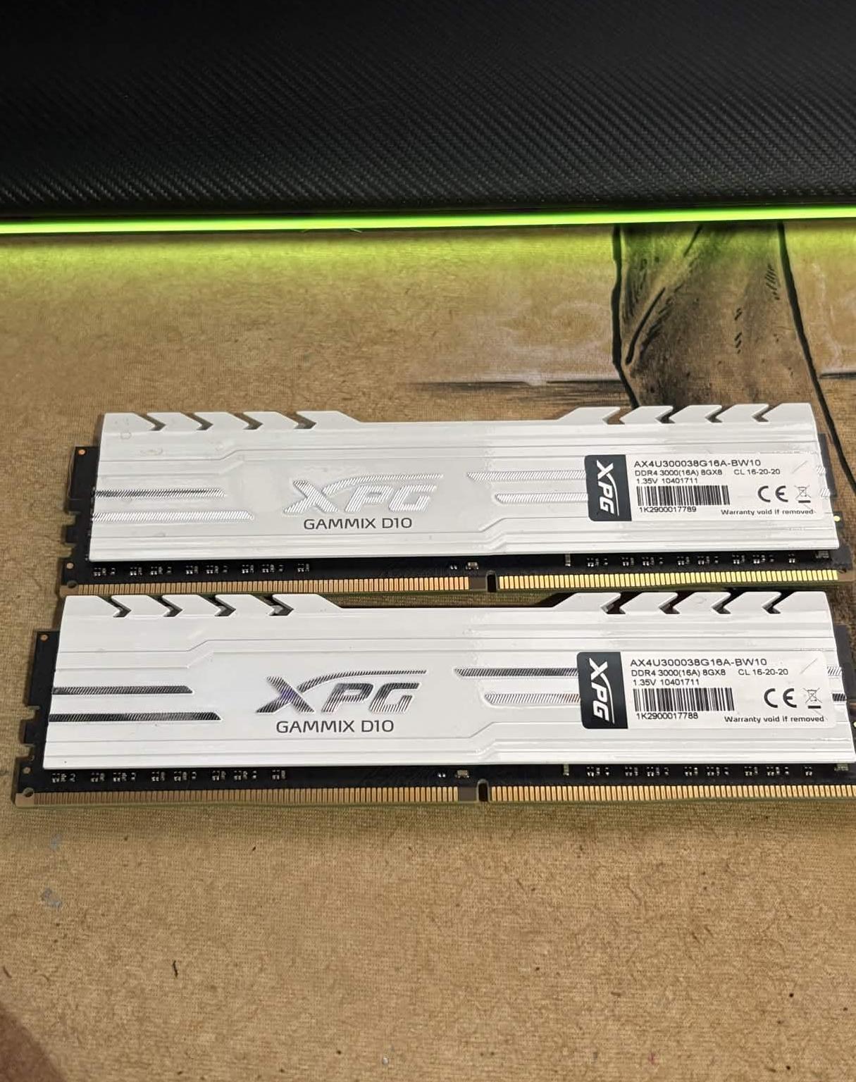 XPG Gammix D10 16 GB (2×8 GB) DDR4-3000 MHz