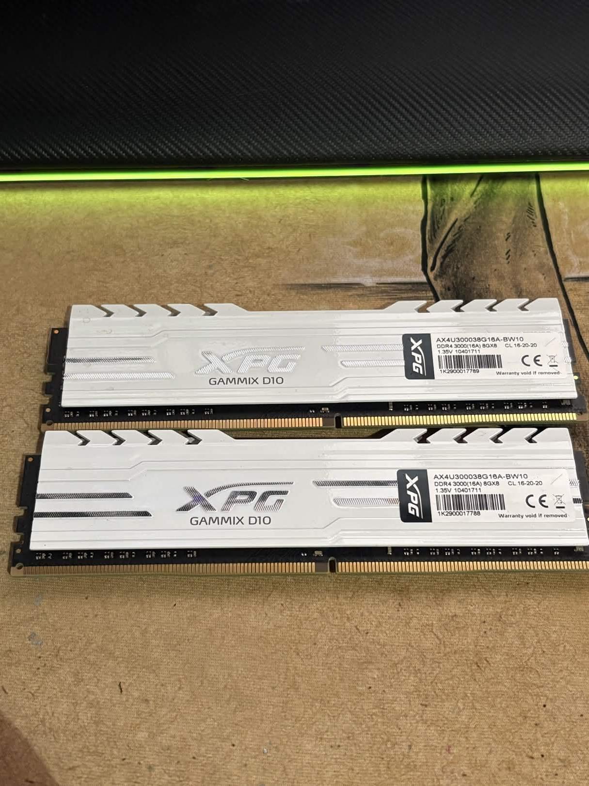 XPG Gammix D10 16 GB (2×8 GB) DDR4-3000 MHz