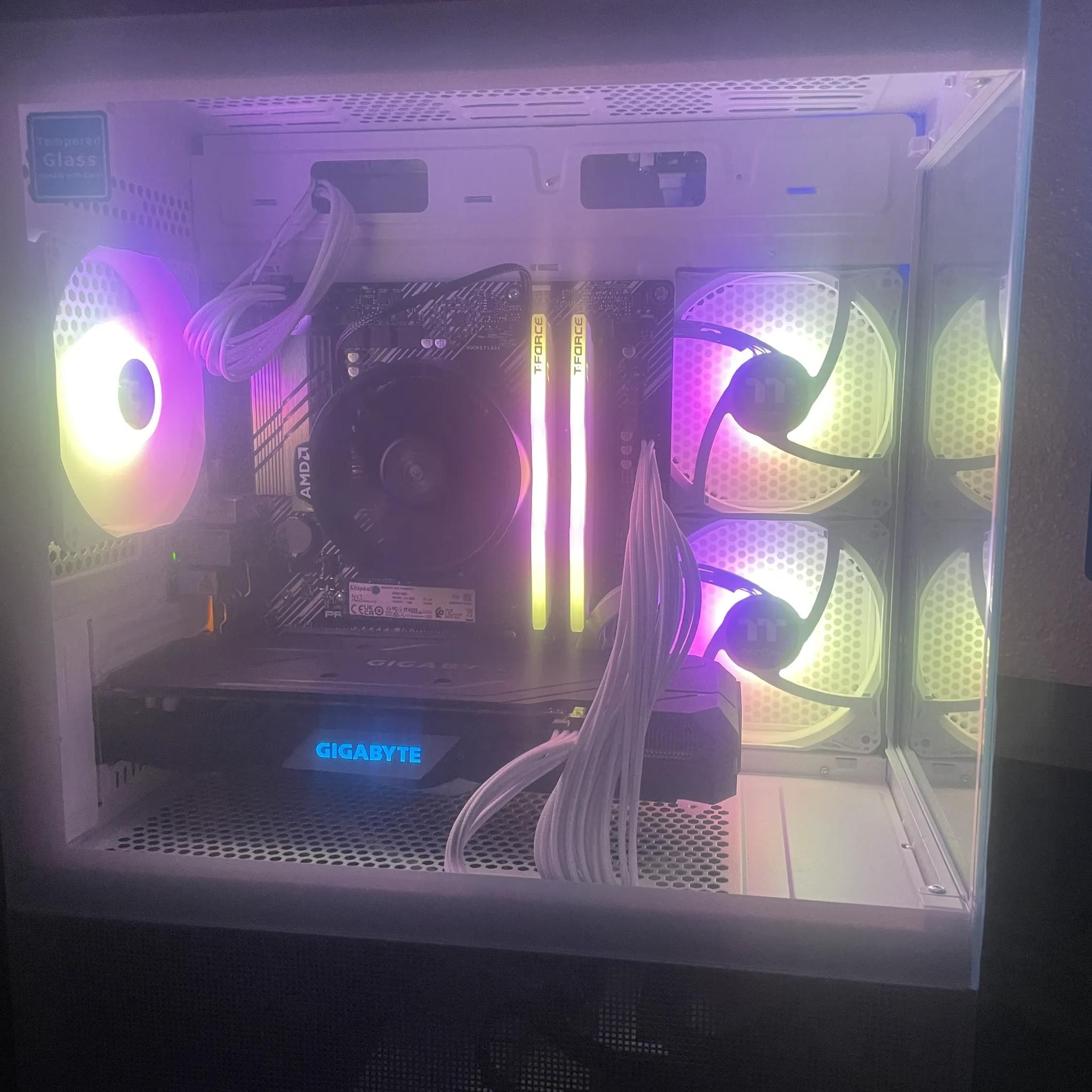 GTX 1660 Super & AMD Ryzen 5 5500! All White build