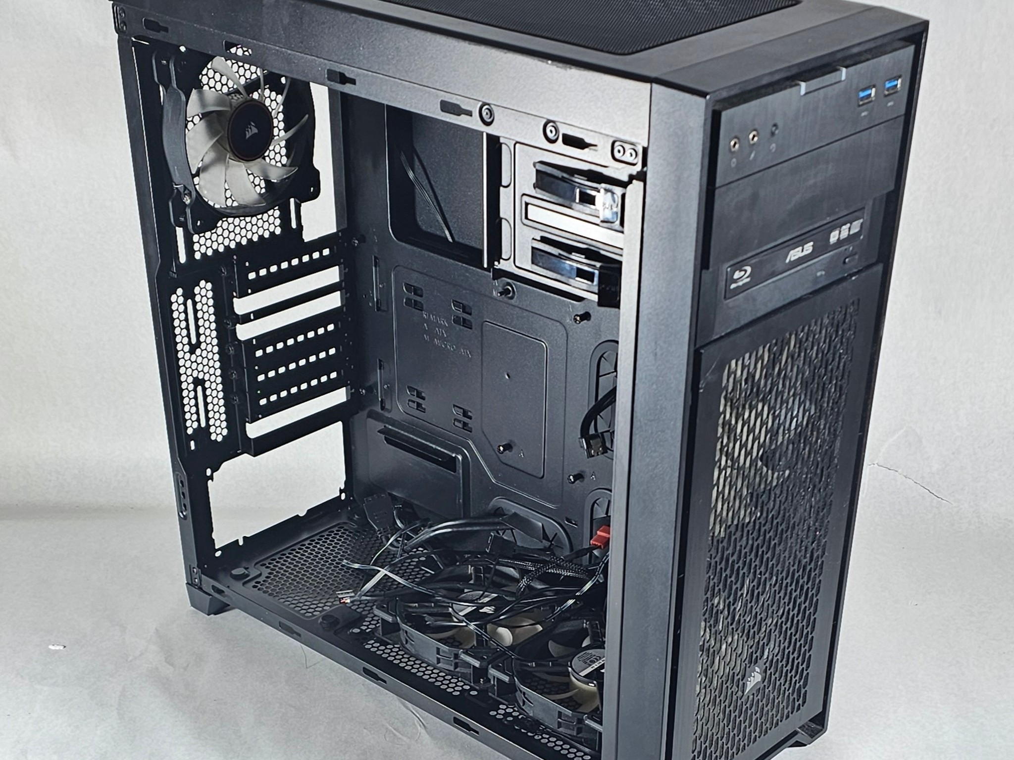 Black Corsair PC Case w/ 4 Fans