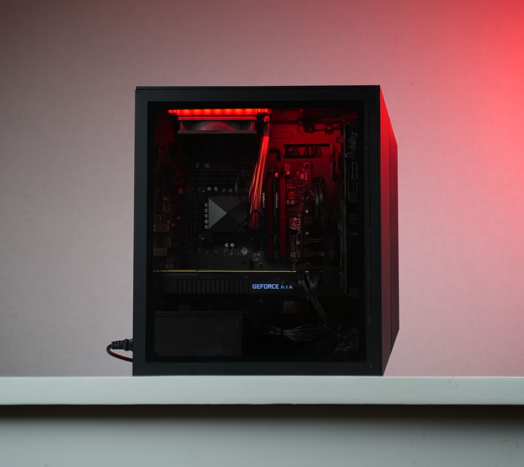OMNFORM RED” RTX 2080 Super Intel i7 9700K 16GB 1.5TB Windows 11