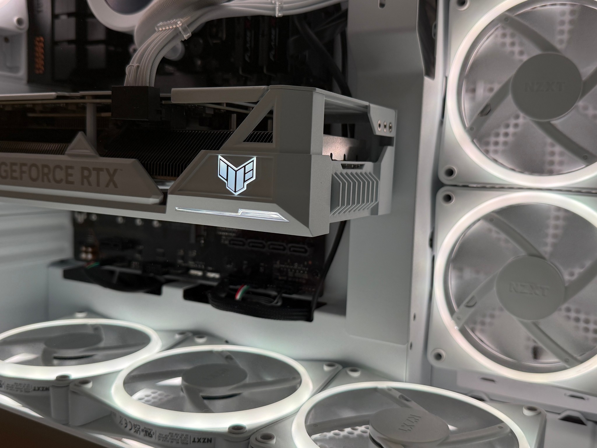Like-New Ryzen 7 7800X3D + RTX 4070Ti Super Gaming PC