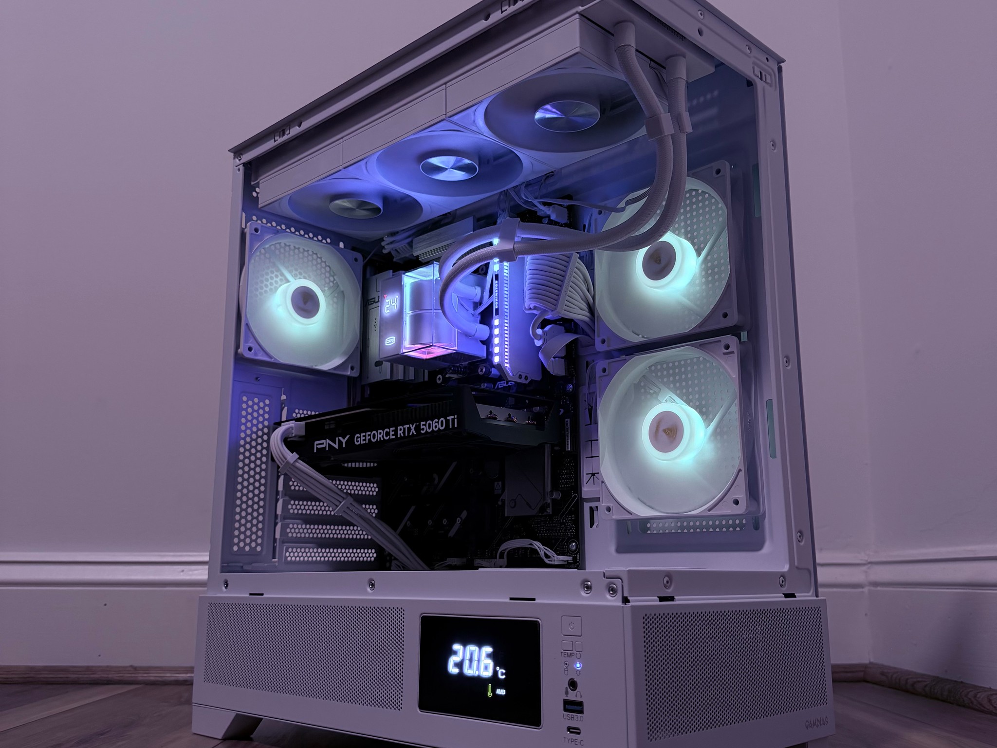 ❄️"Artic Halo"❄️| 1080/1440p Gaming | 5060 Ți | Ryzen 7 8700F | 32GB Ram | 1tb WD Blue SSD | WiFi