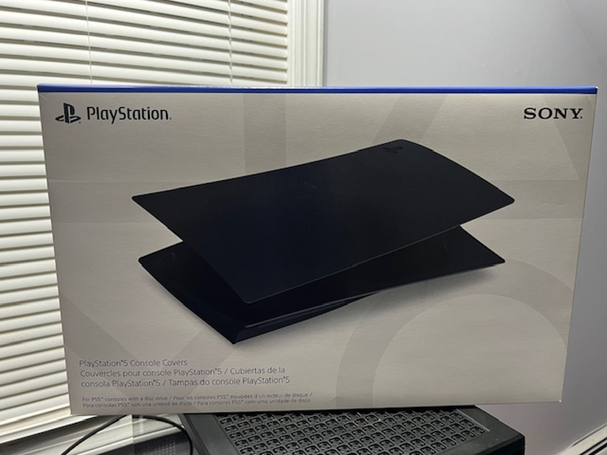 Playstation 5 + Black Plates