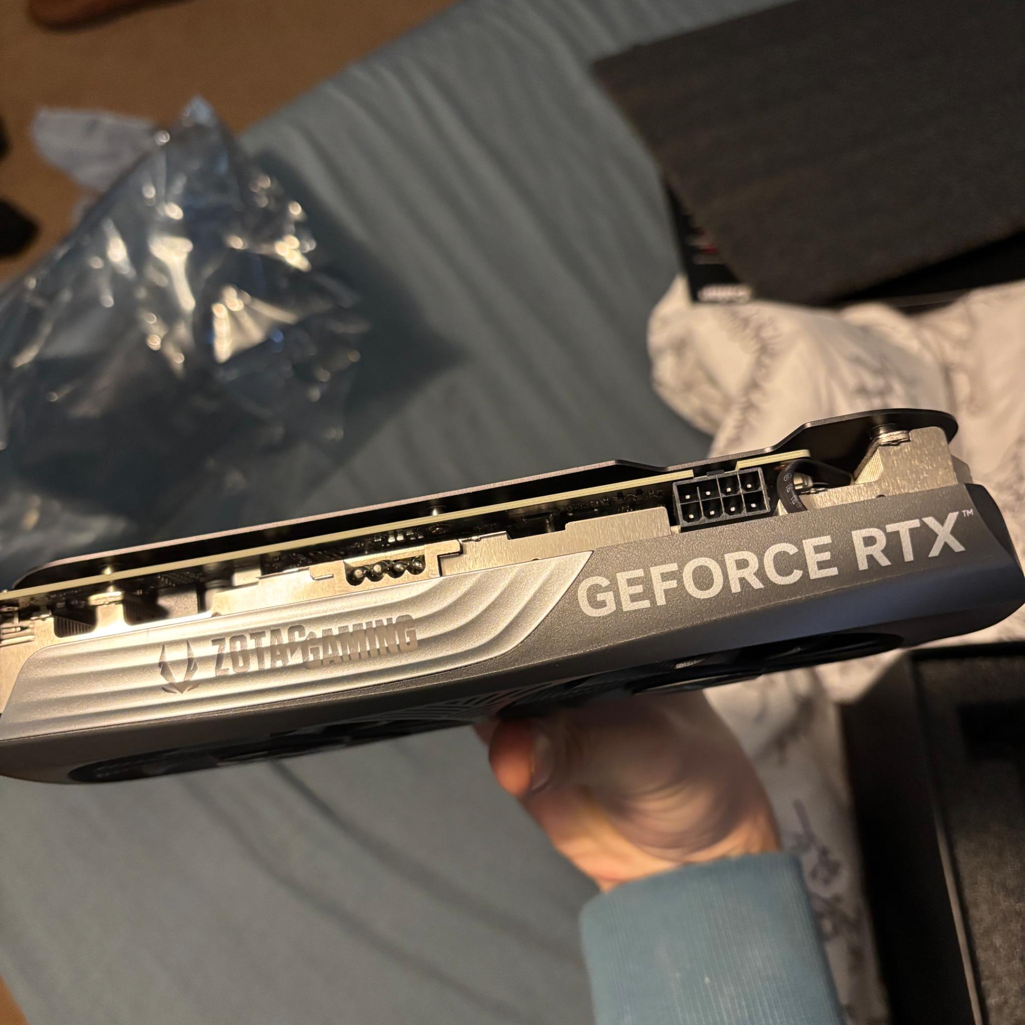 RTX 4070 twin fan zotac gaming 12g vram