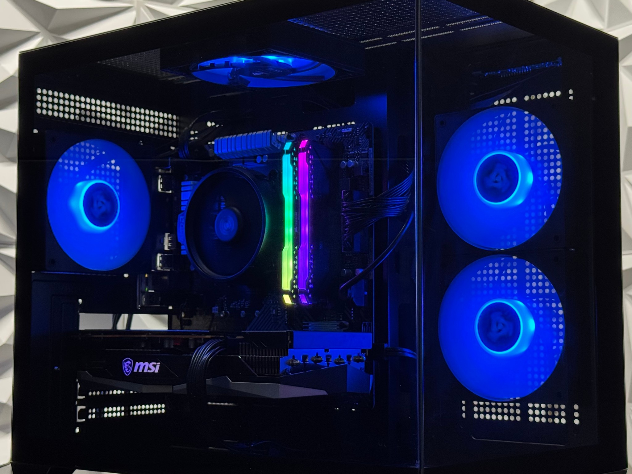 RX 6600 XT, Ryzen 5 5500, 16GB Ram, 1TB SSD, Arc Raiders, Fortnite, R6, Battlefield 6