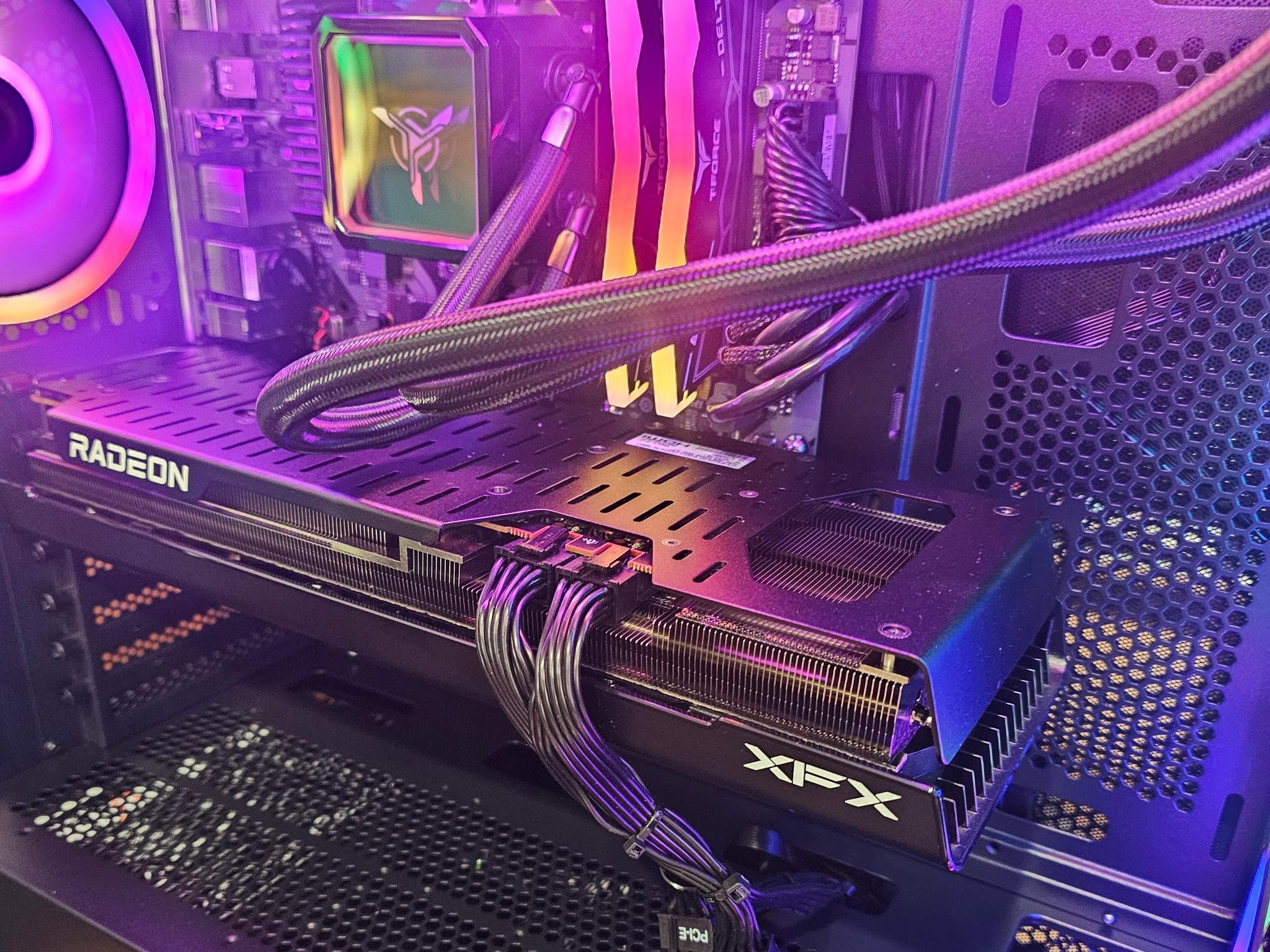 RX 7800XT / Ryzen 7700x / 32GB DDR5 / 2TB Nvme / Windows 11 Pro
