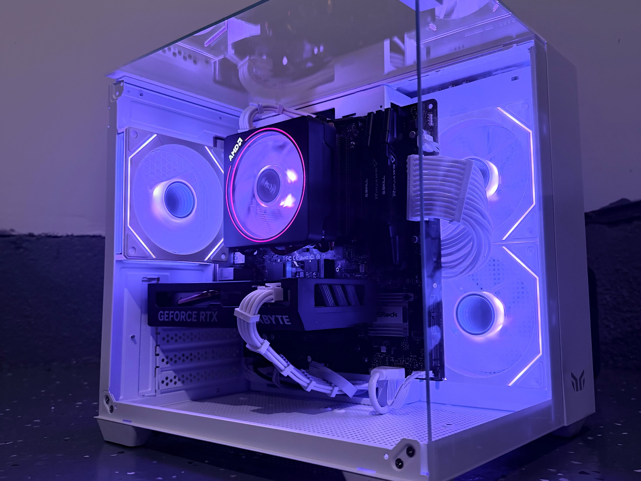 ⚪️"White Lotus"🪷| 1440p Gaming | Ryzen 7 5800X3D  | RTX 4060 | 32B Ram | 1TB NVMe Storage