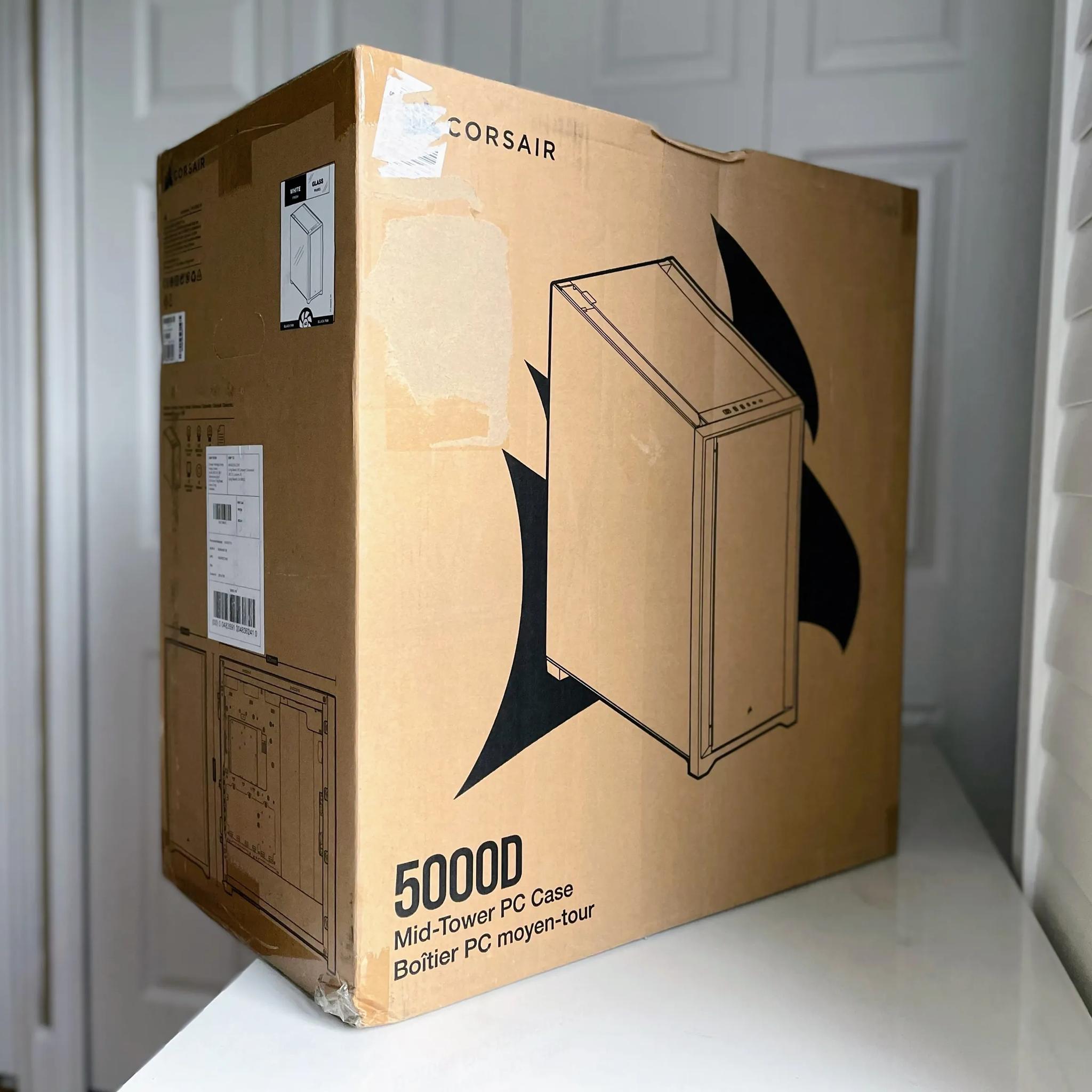 BNIB Corsair 5000D Tempered Glass Mid-Tower ATX PC Case - White