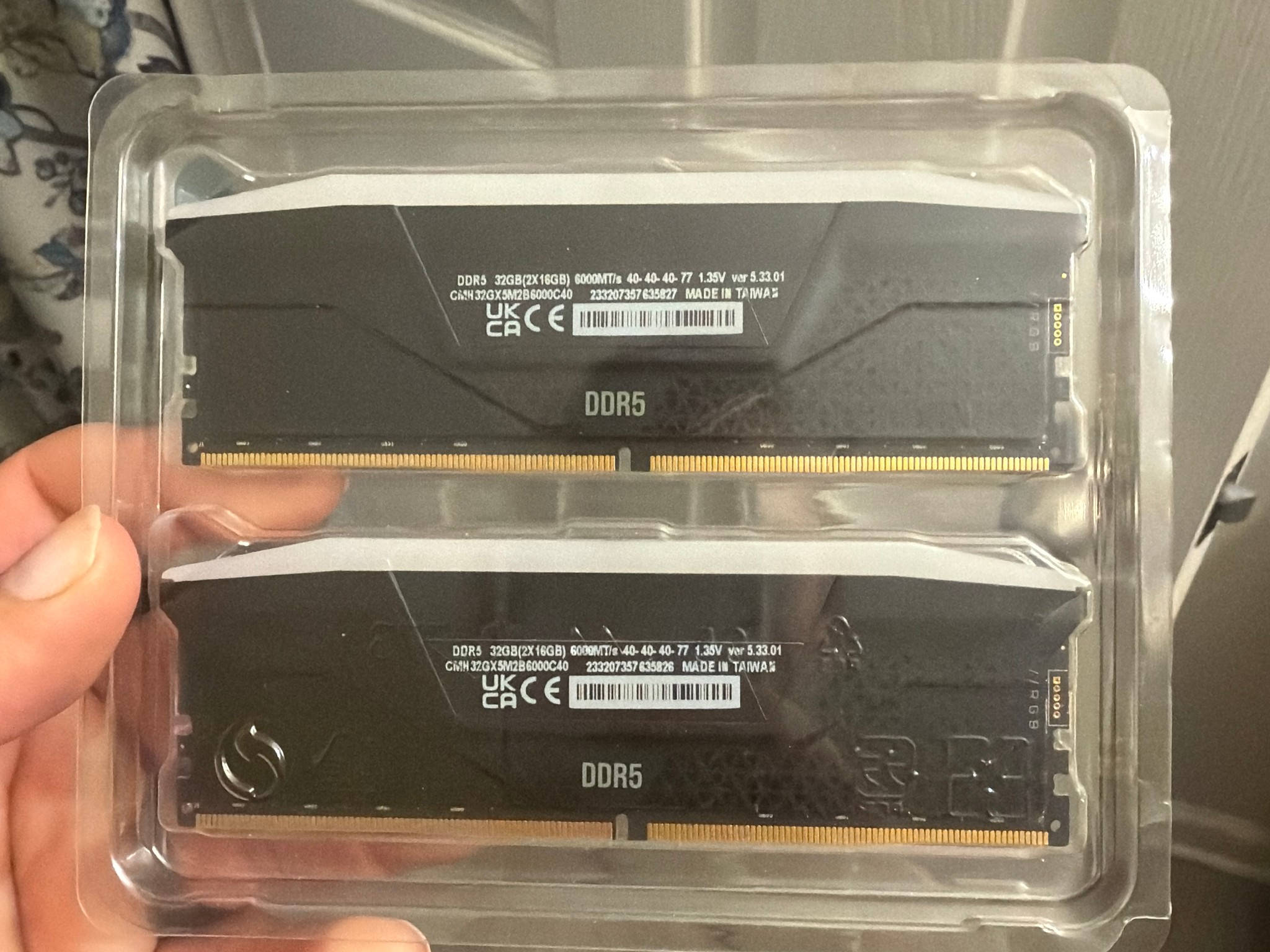 Corsair Vengeance RGB 32 GB (2 x 16 GB) 32GG DDR5-6000(2x16GB)