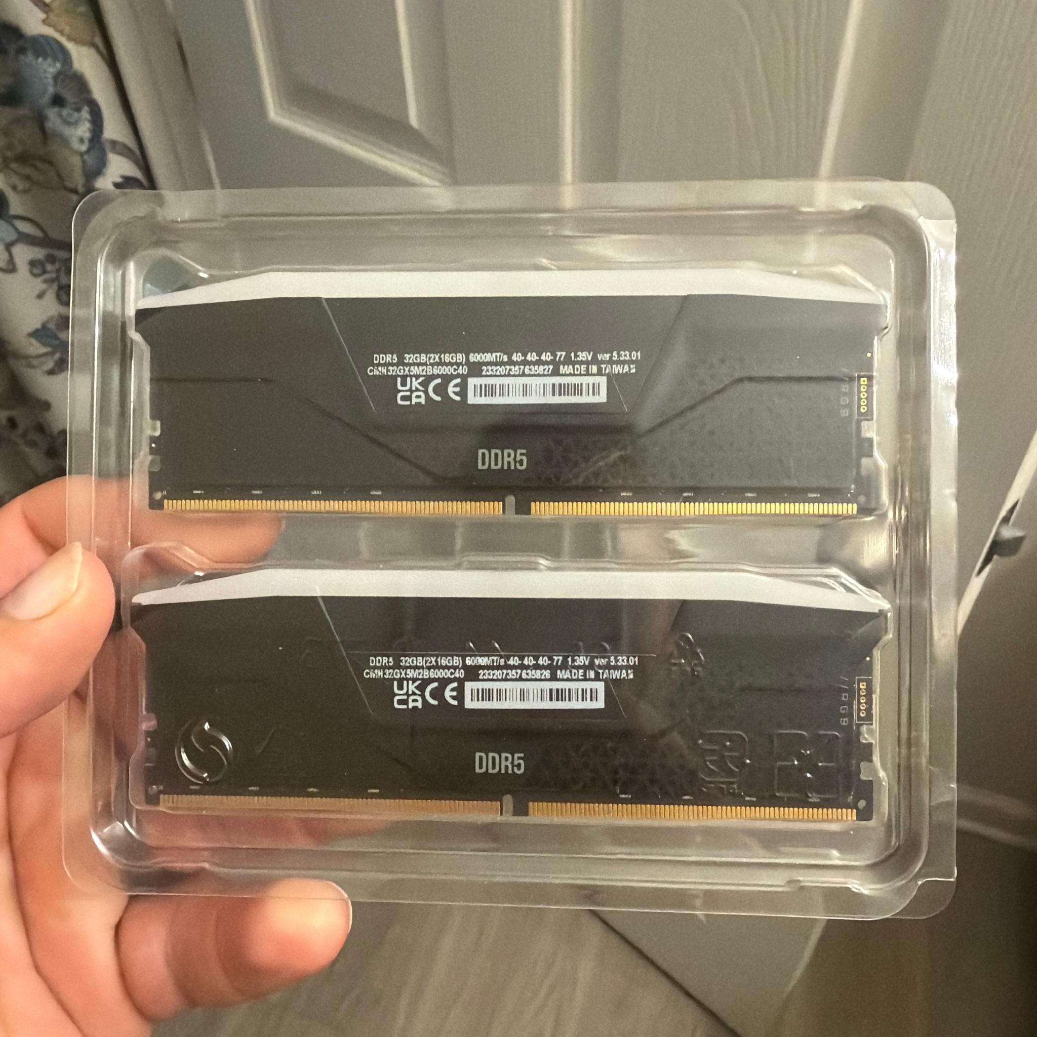 Corsair Vengeance RGB 32 GB (2 x 16 GB) 32GG DDR5-6000(2x16GB)