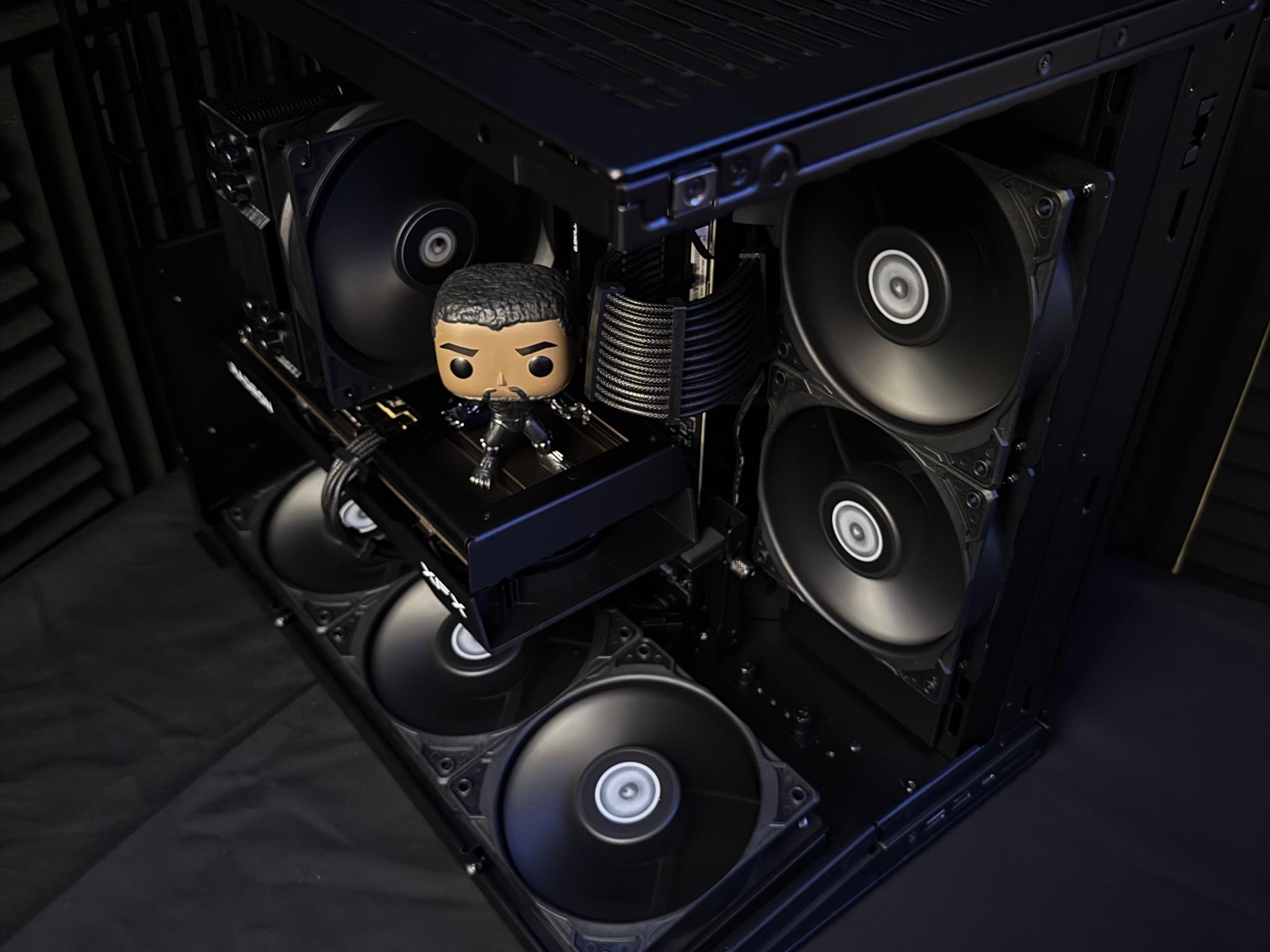|The Black Panther Gaming PC|RX 9060 XT 16 GB|16 GB DDR5 6000|Ryzen 5 7600X3D|512 GB NVMe|ALL BLACK|