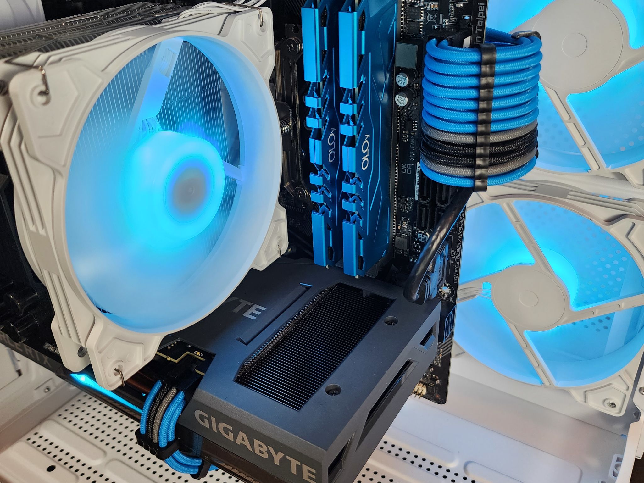 🤍💙RTX 3060 | Core i5 10400 | 16GB 3000MHz | 1TB NVMe SSD