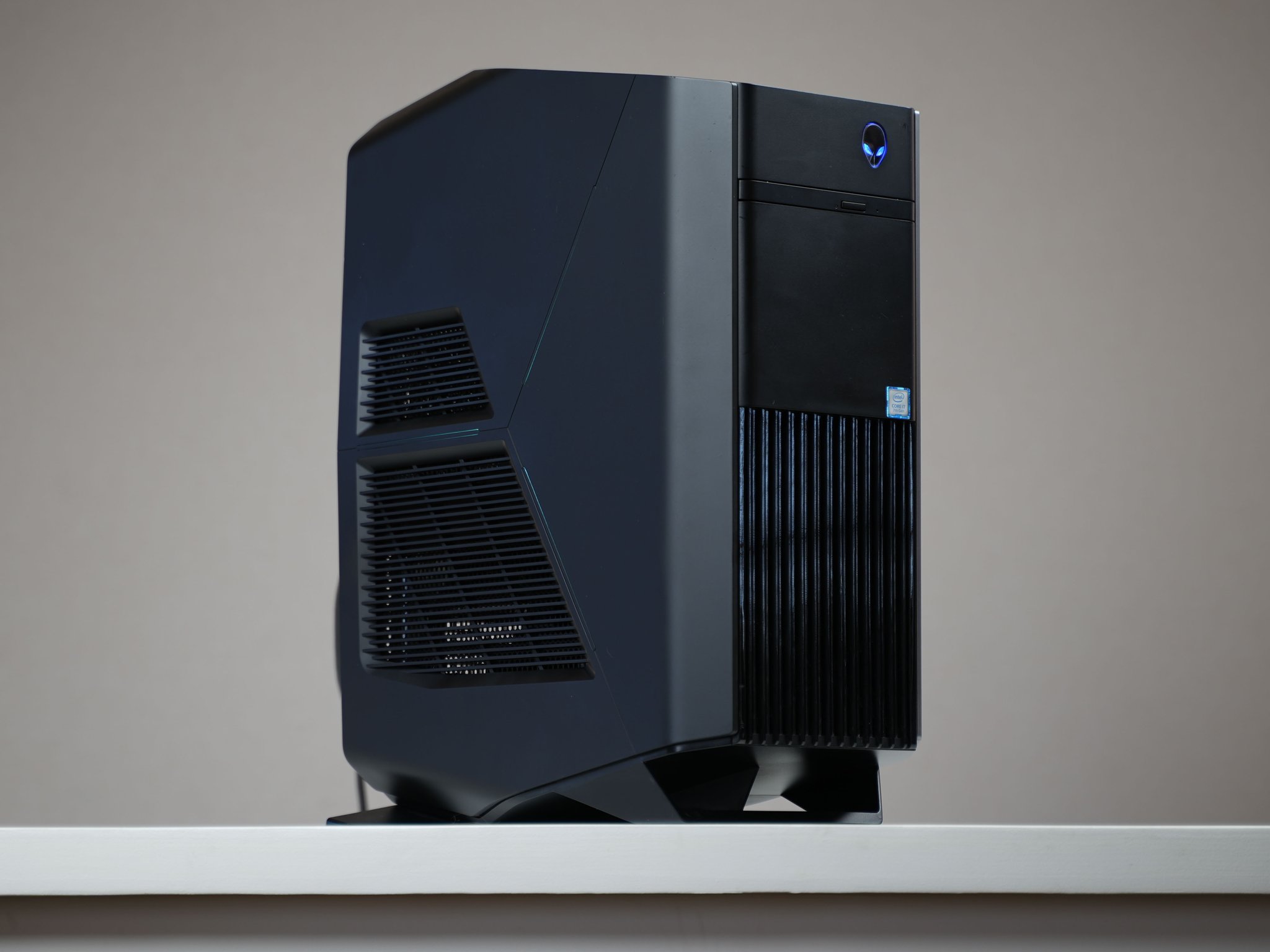 “Alienform 4” GTX 1070 Intel Core i7 7700 16GB .9TB Windows 11 Gaming PC Powerhouse
