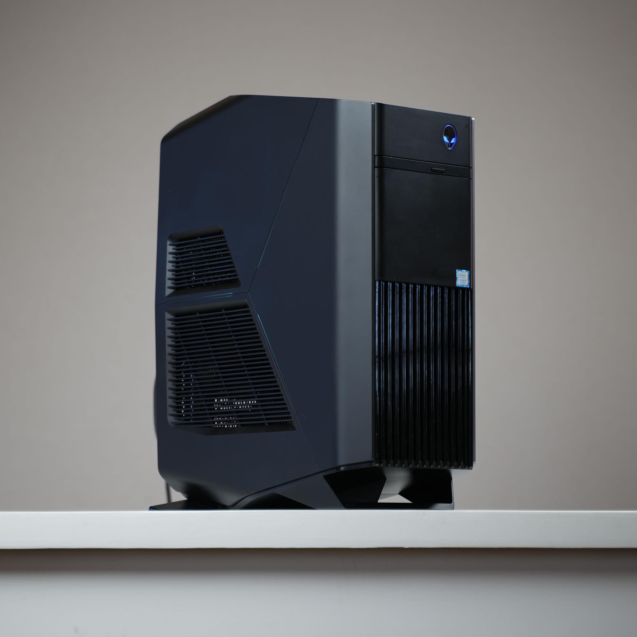“Alienform 4” GTX 1070 Intel Core i7 7700 16GB .9TB Windows 11 Gaming PC Powerhouse
