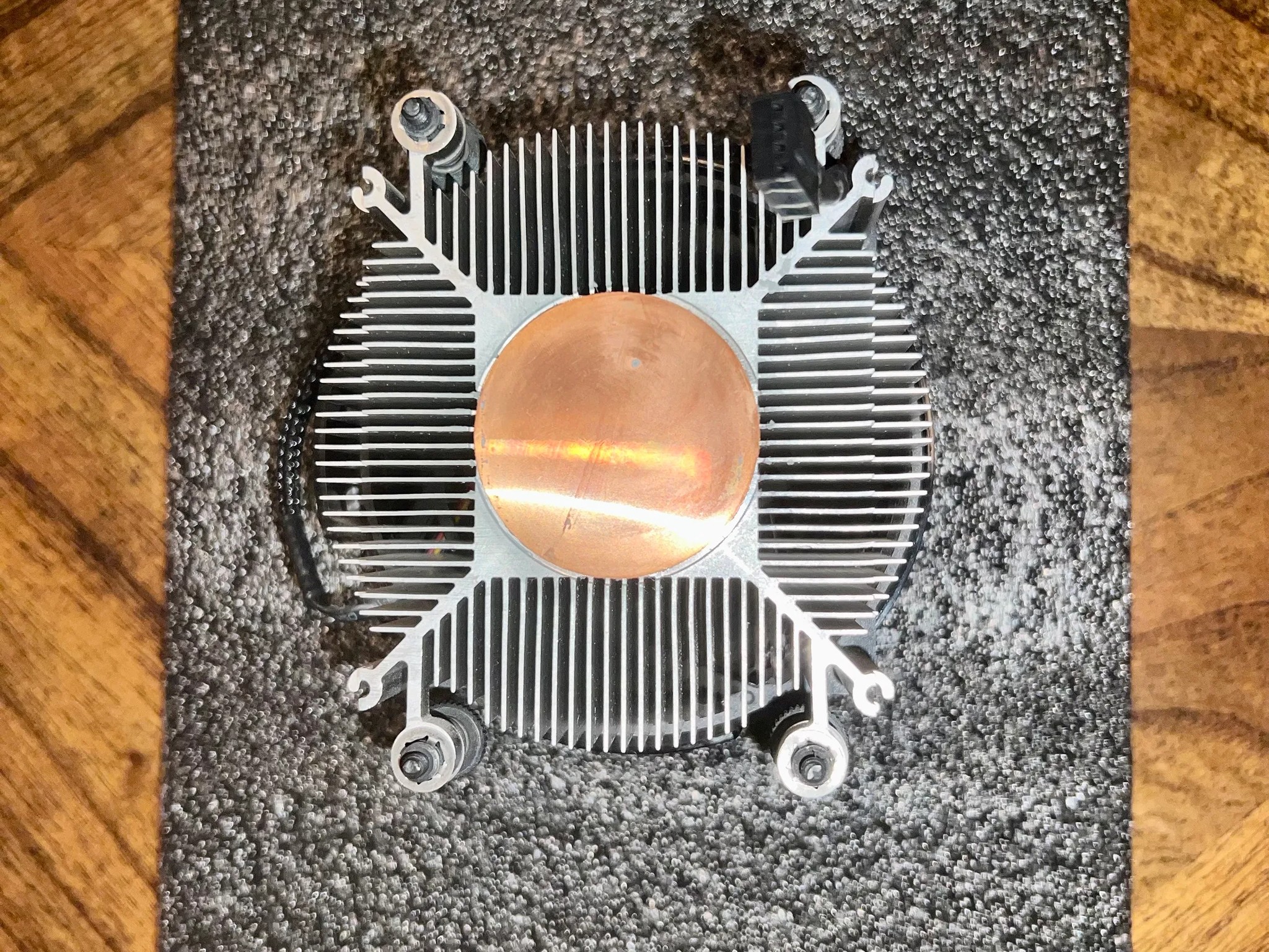 AMD Ryzen 5 1600 w/ stock cooler