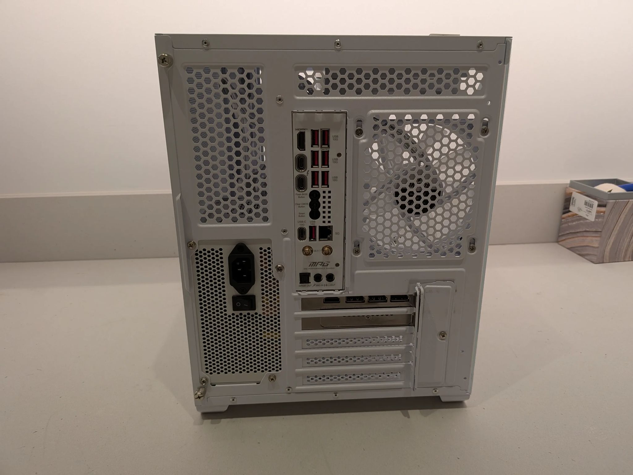Saja Boys Ice - RTX 5070, Intel Core Ultra 7 265K, 32 GB DDR5, 2 TB Gen 4 NVME, RGB, Liquid Cooled