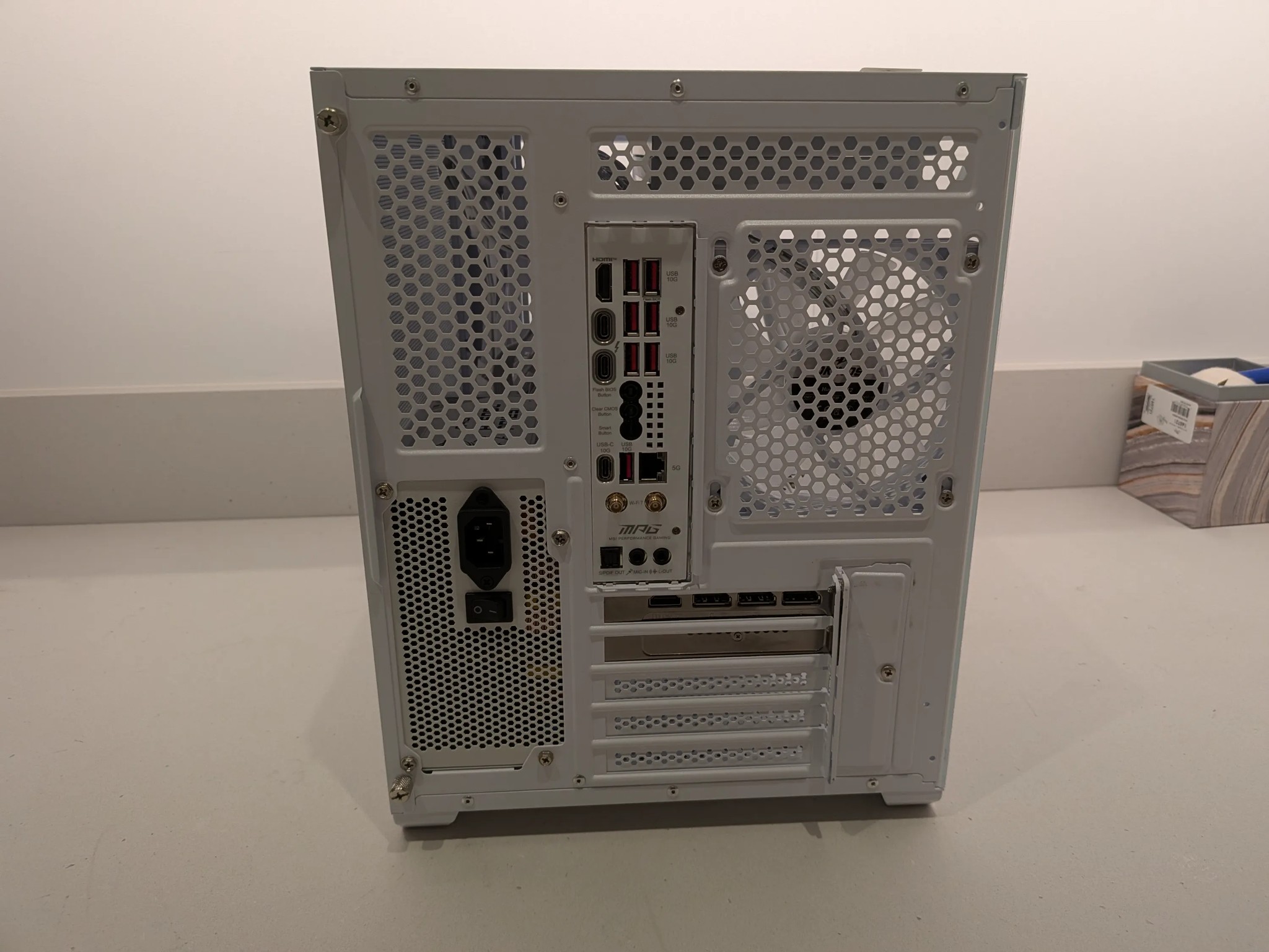 Saja Boys Ice - RTX 5070, Intel Core Ultra 7 265K, 32 GB DDR5, 2 TB Gen 4 NVME, RGB, Liquid Cooled