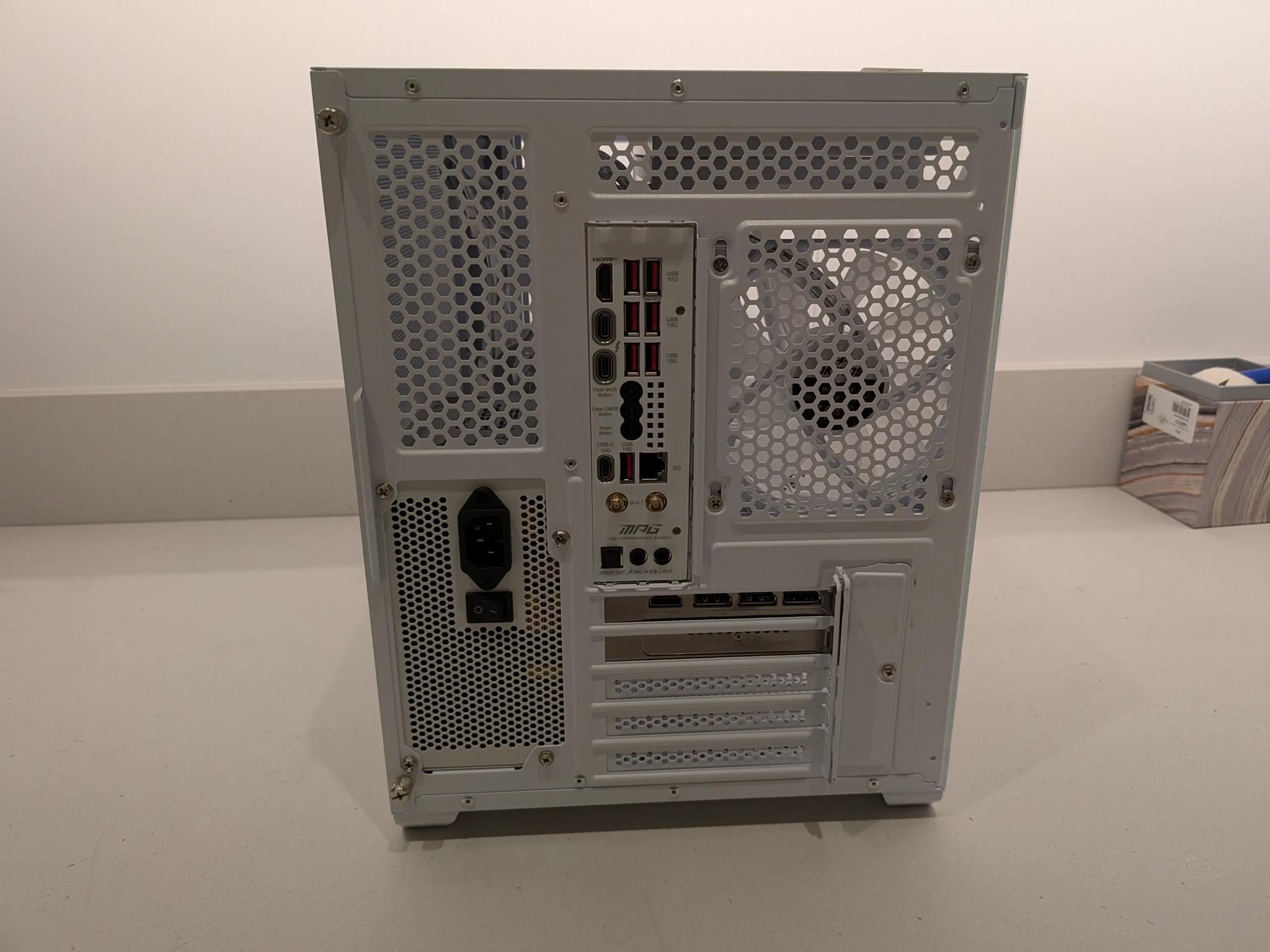 Saja Boys Ice - RTX 5070, Intel Core Ultra 7 265K, 32 GB DDR5, 2 TB Gen 4 NVME, RGB, Liquid Cooled