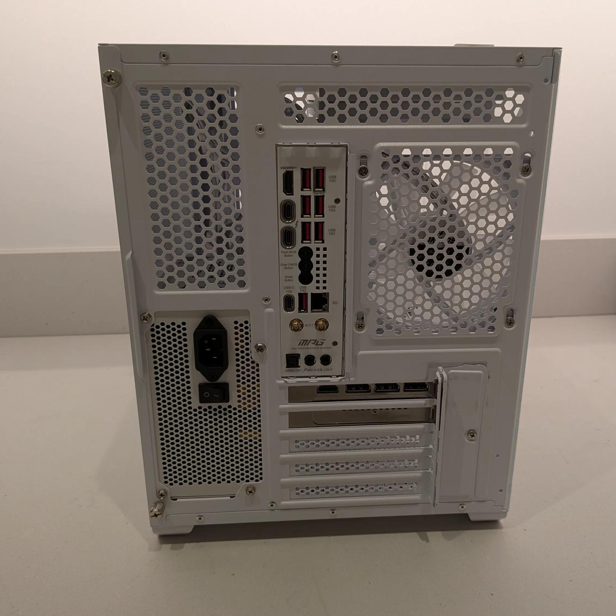 Saja Boys Ice - RTX 5070, Intel Core Ultra 7 265K, 32 GB DDR5, 2 TB Gen 4 NVME, RGB, Liquid Cooled