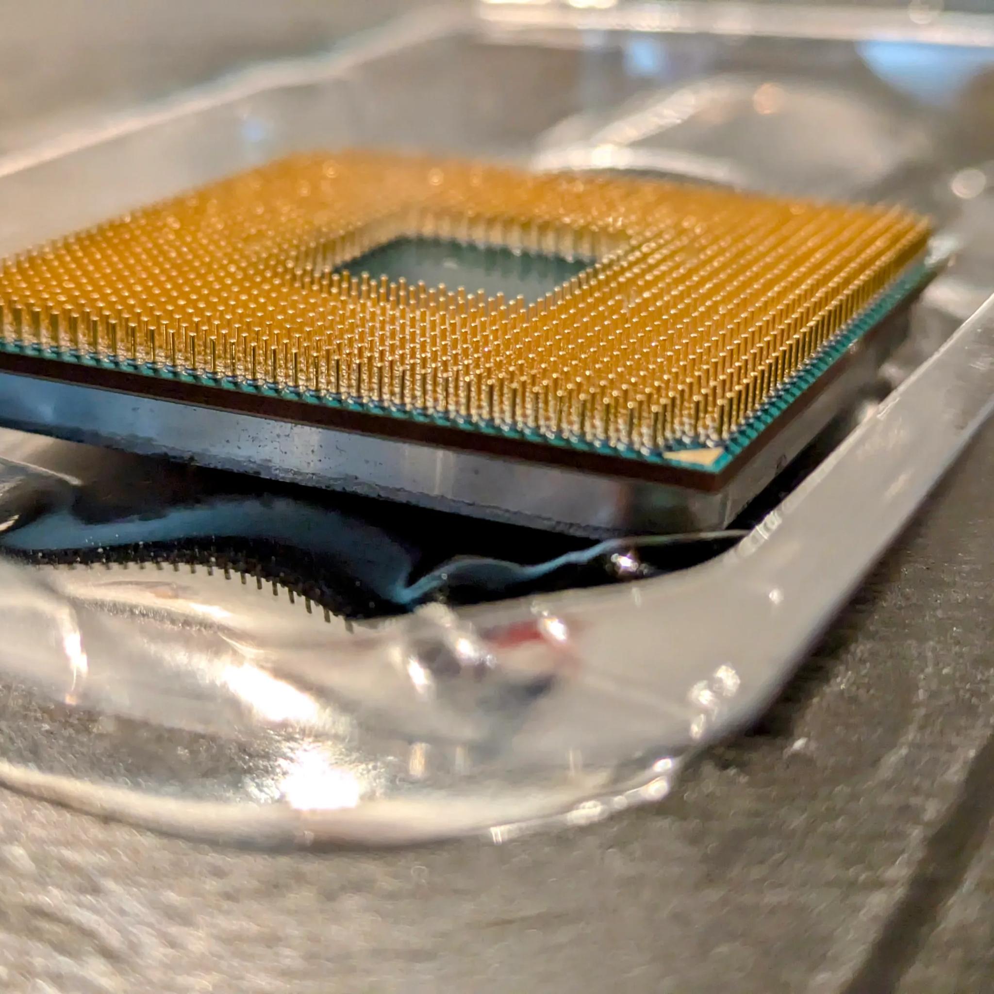 Ryzen 5 2400G w/ integrated Vega graphics