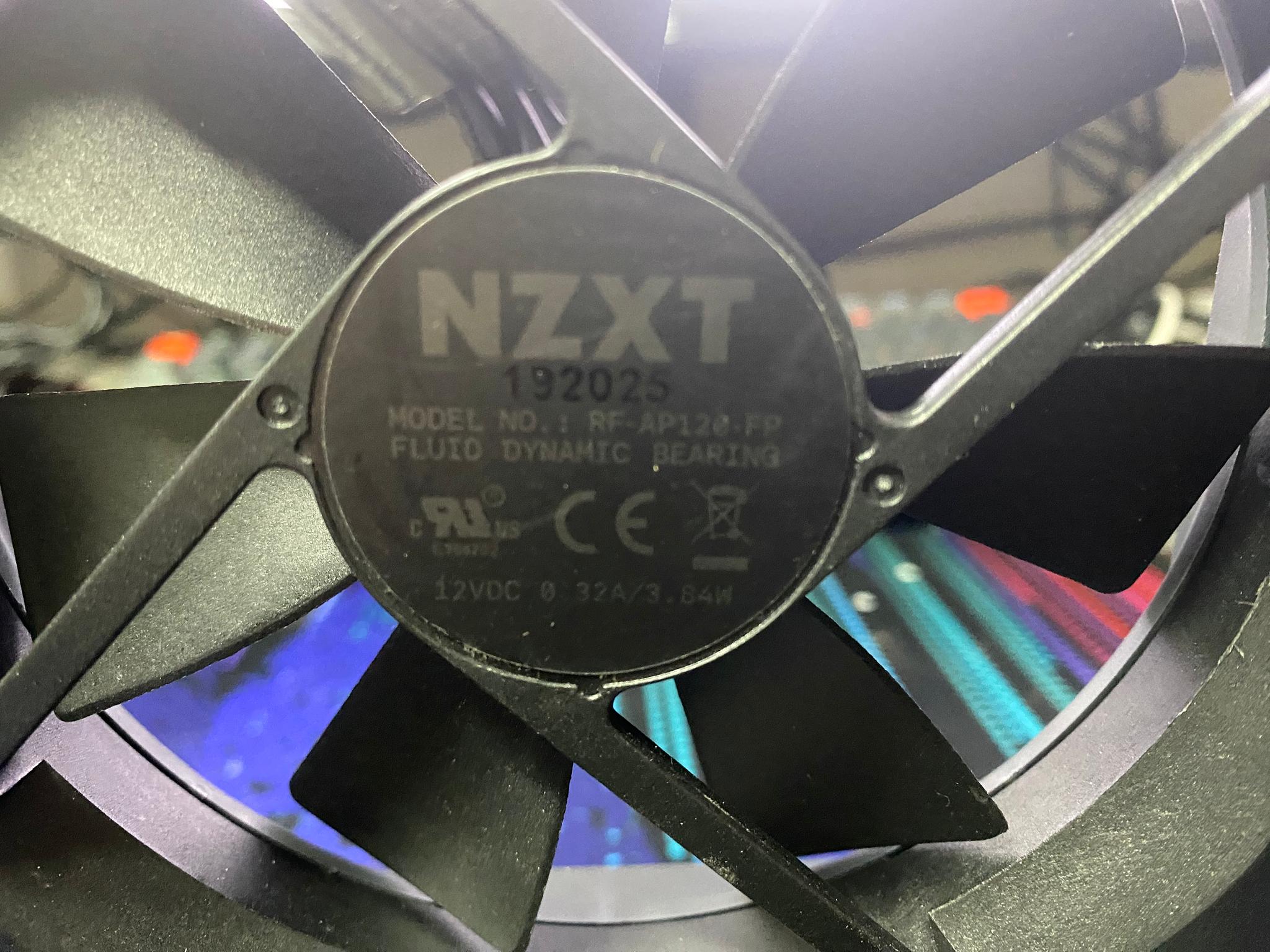 3x NZXT Aer P 120mm FDB 4pin PWM Black fans with removable accent plastic.
