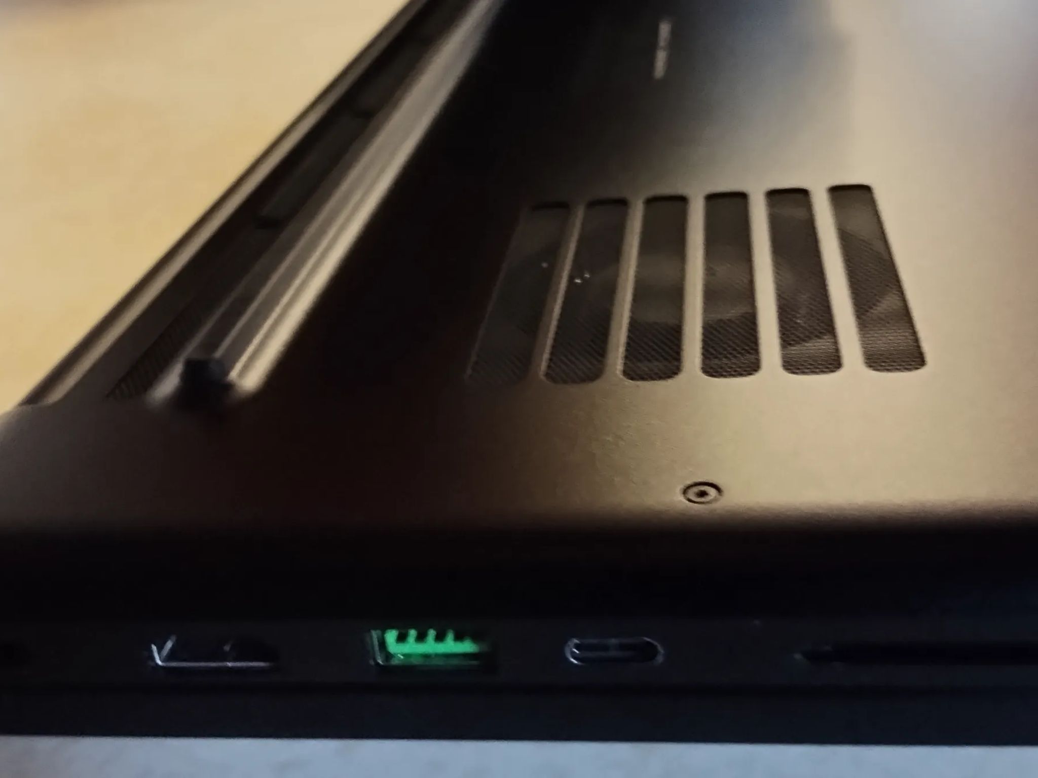 Razer Blade 18 240Hz QHD+ i9-13950HX 16GB RAM 1TB SSD RTX 4060