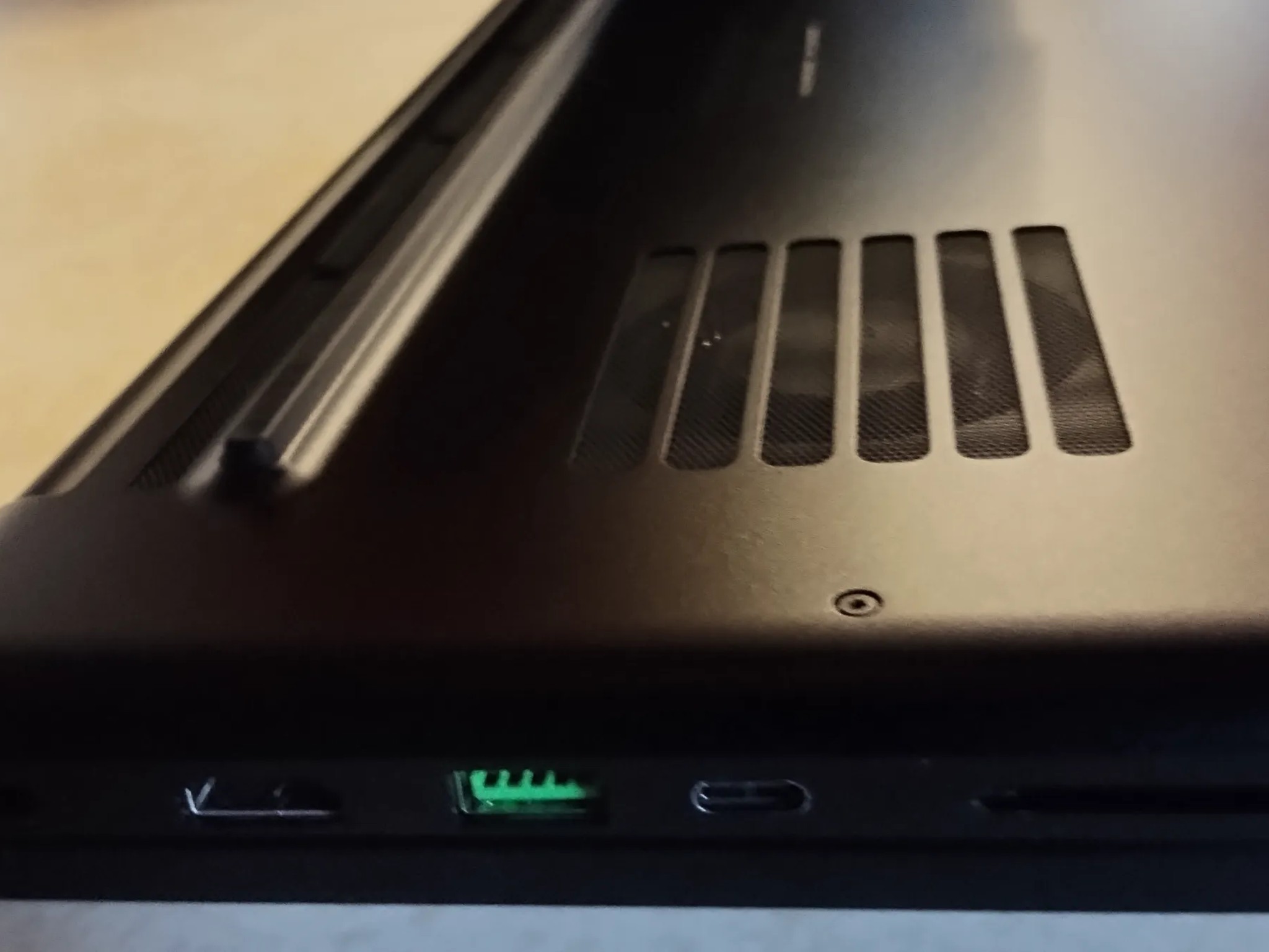 Razer Blade 18 240Hz QHD+ i9-13950HX 16GB RAM 1TB SSD RTX 4060