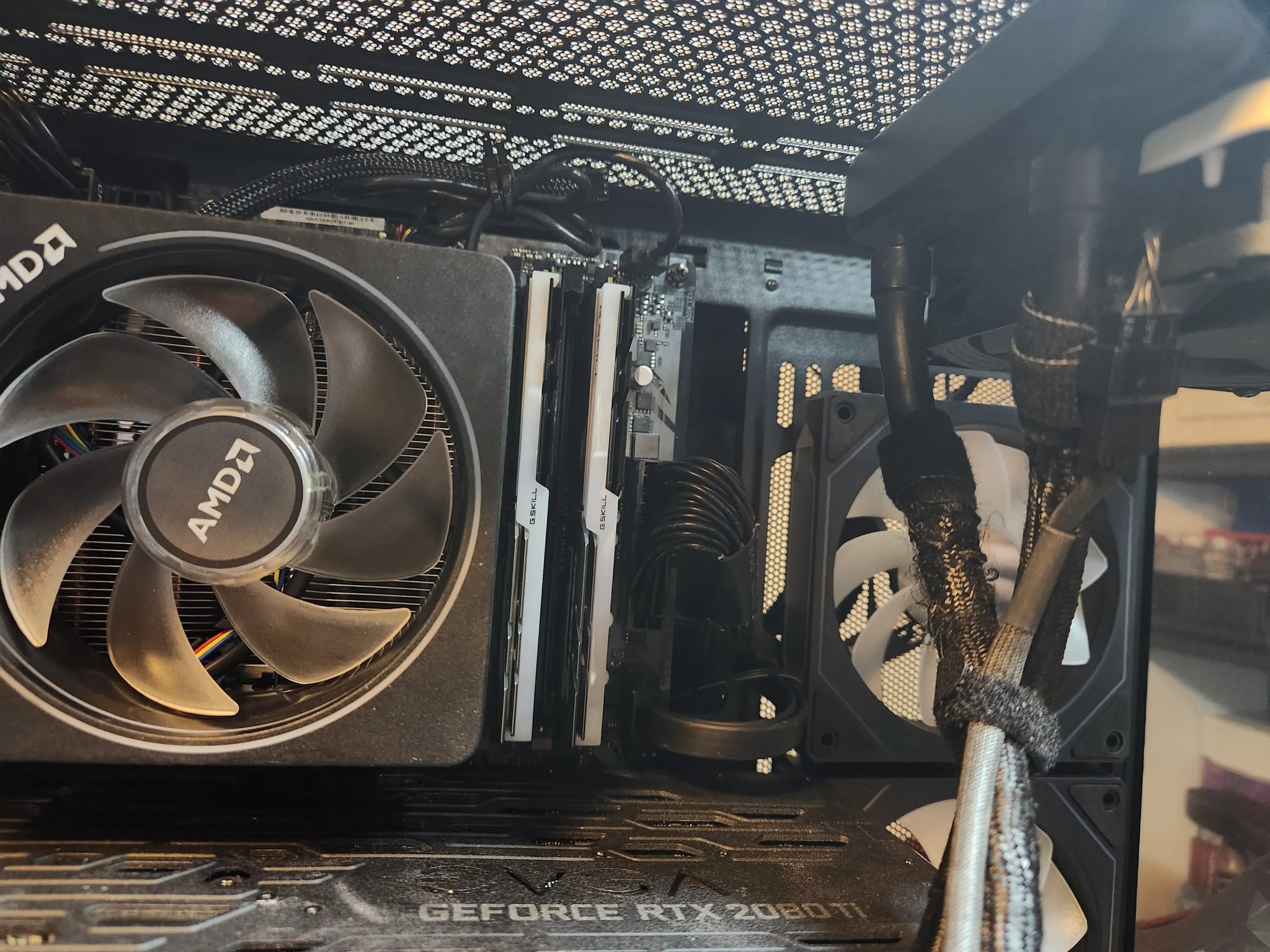 TEAM GEREN RTX 2080TI EVGA hybrid/ Ryzen 5 5600X 1440P gaming pc!