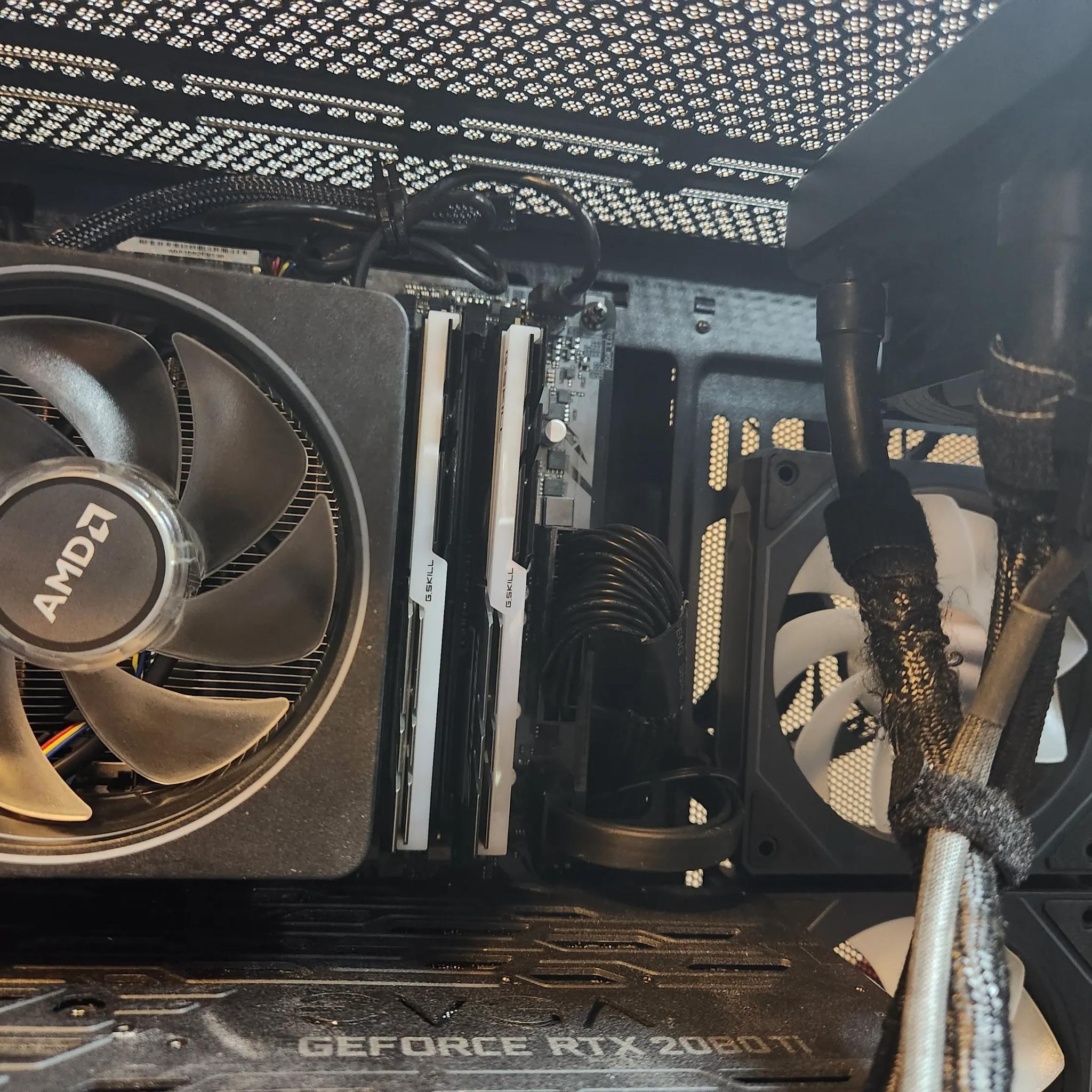 TEAM GEREN RTX 2080TI EVGA hybrid/ Ryzen 5 5600X 1440P gaming pc!