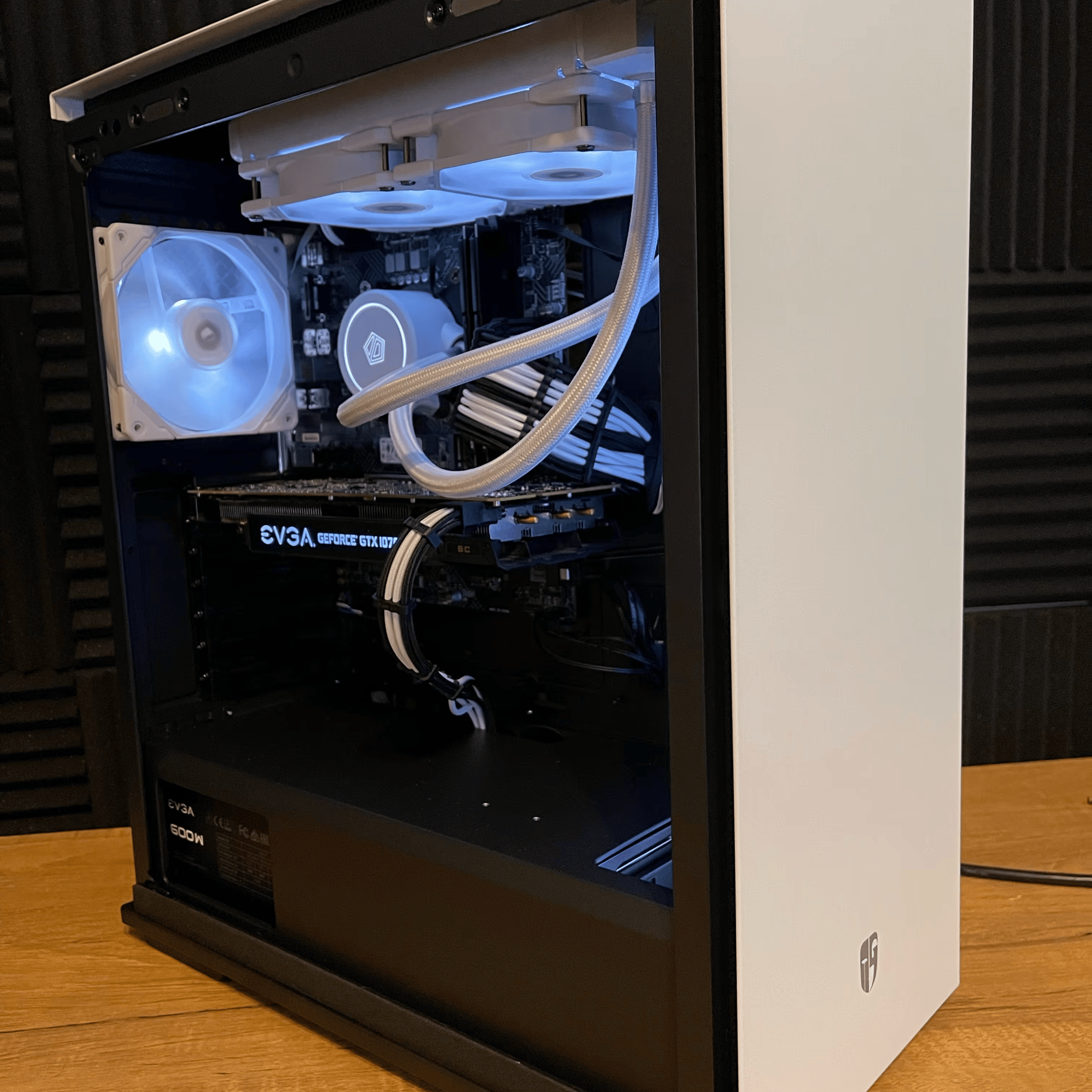 "White/Black" - GTX 1070, 12100F, 16gb RAM