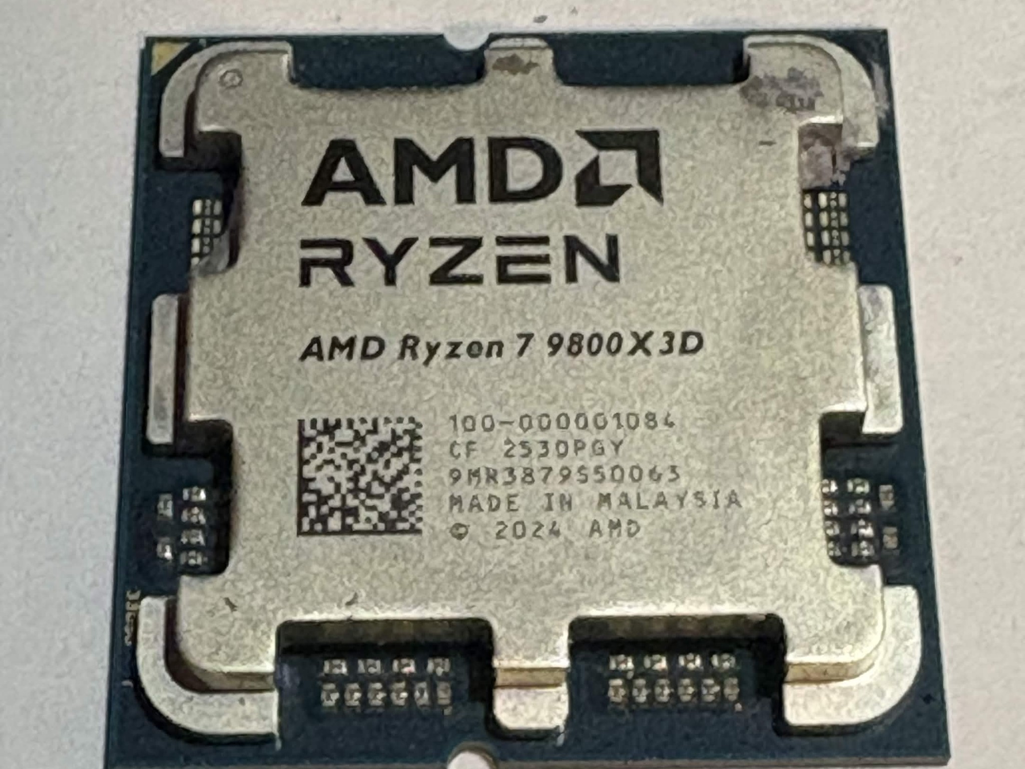 AMD Ryzen 7 9800X3D
