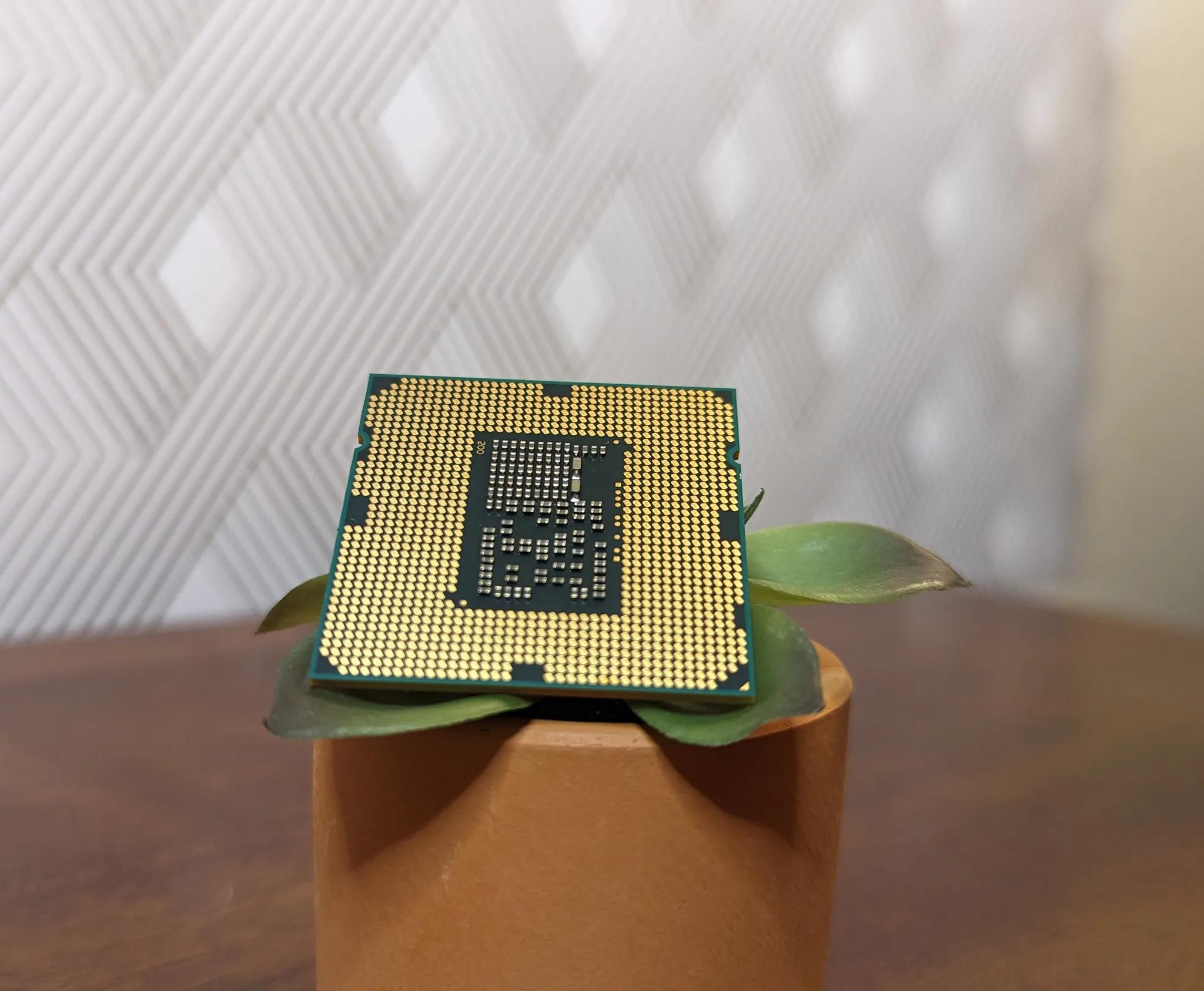 Intel Core i5-650 3.2 GHz 2.5GT/s LGA1156 Desktop CPU Processor