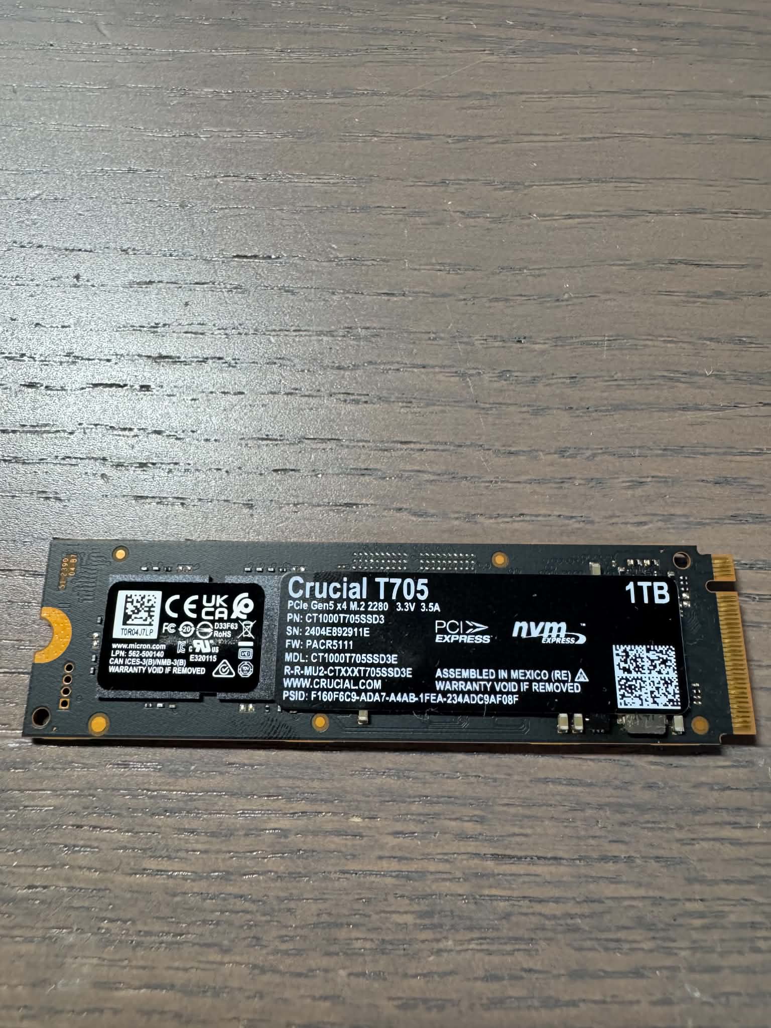 Crucial T705 1TB PCIe Gen5 NVMe M.2 SSD Up to 13,600 MB/s