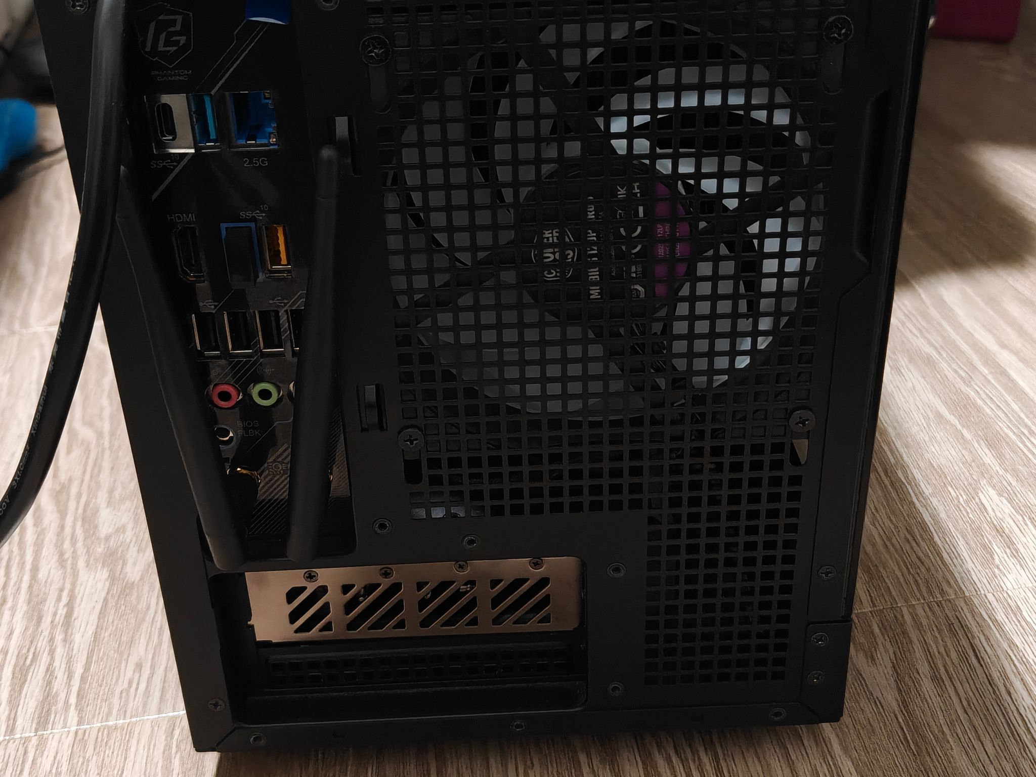 RX 9070 XT Itx Gaming PC - Ryzen 7 7800X3D, 32GB RAM, two 2TB NVMe SSD