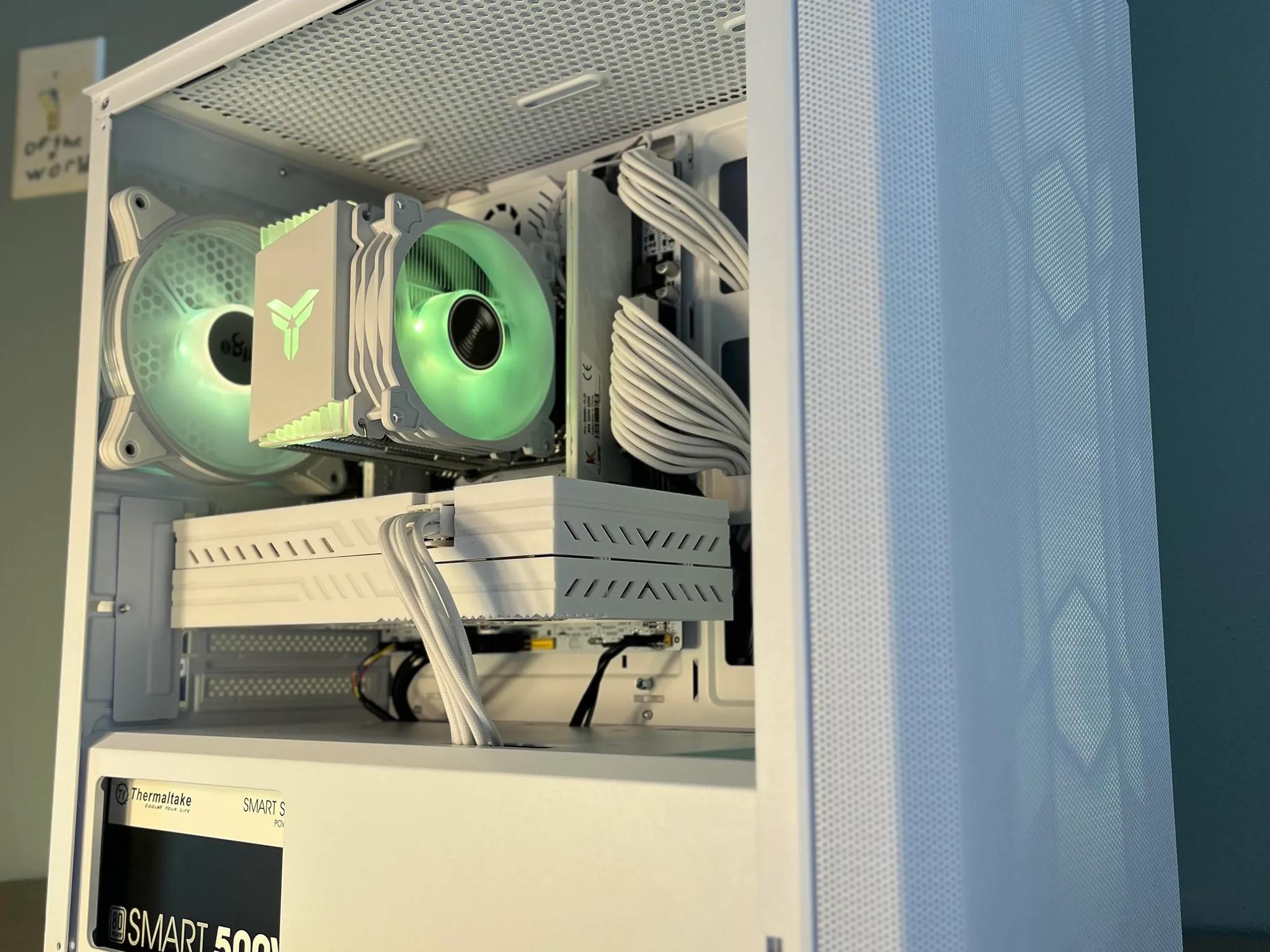 ⚪⚪ White Gaming PC⚪AMD RX 580 8GB⚪Intel i7 5930k⚪16GB DDR4⚪500GB NVME