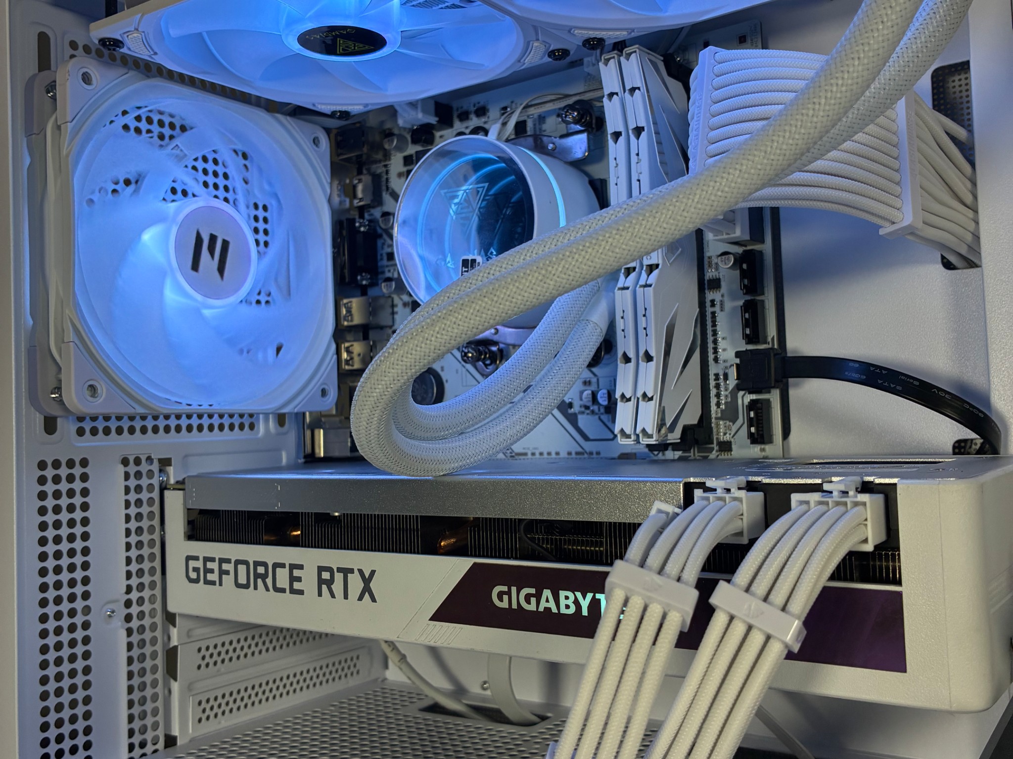 WICKED WHITE PC | RTX 3070 | Ryzen 7 3700X | 32 GB RAM | 1.5 TB Storage